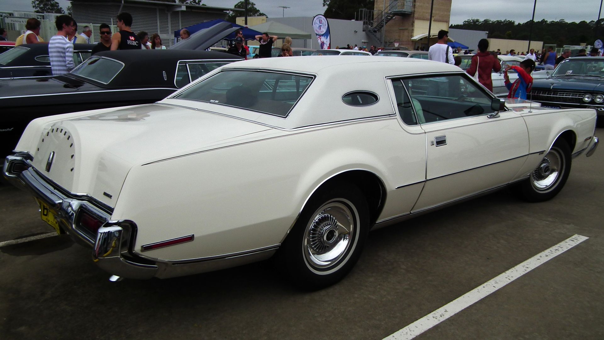 File:1973 Lincoln Continental Mark IV coupe (8451959931).jpg