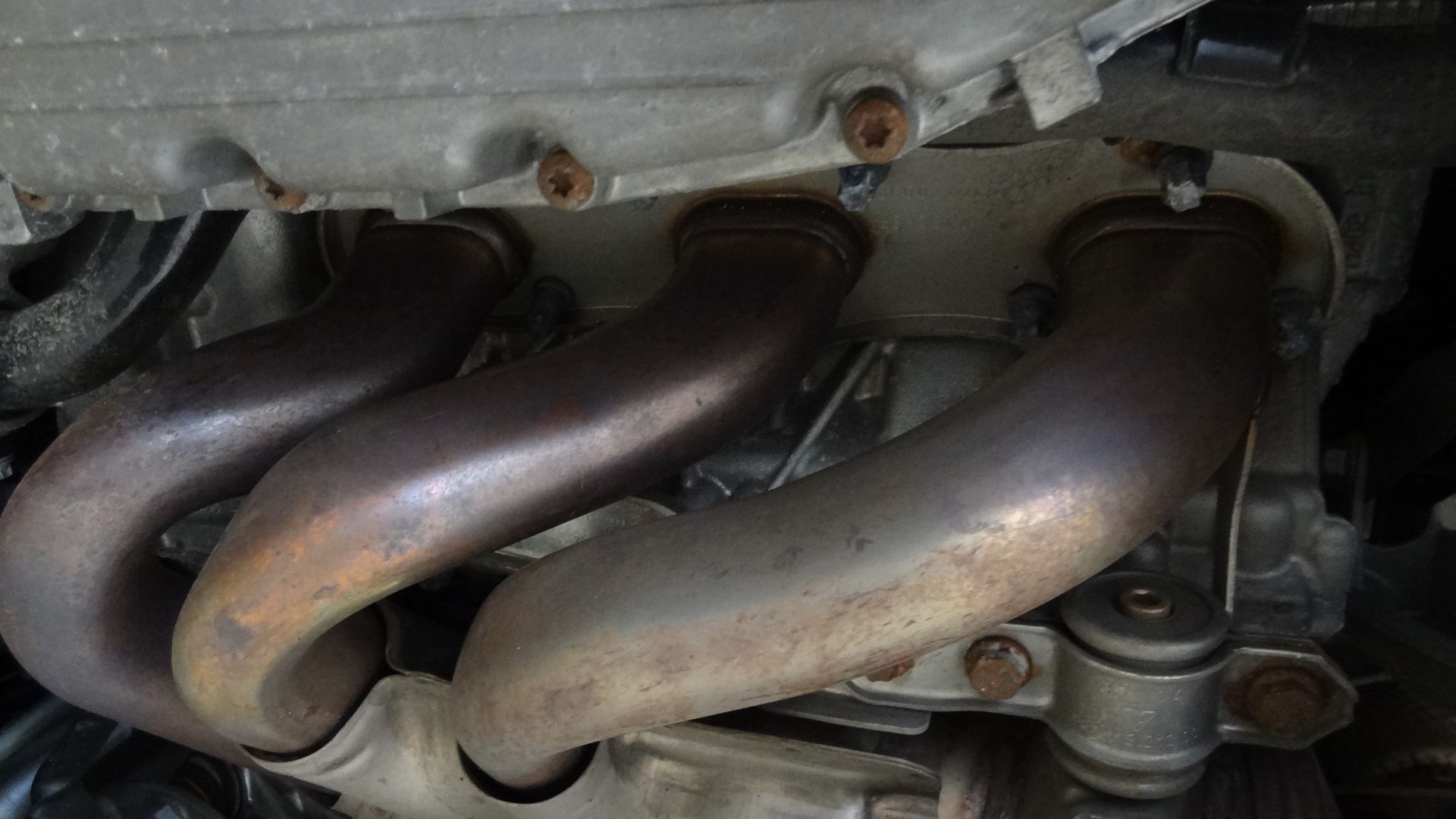 File:Engine LHS Exhaust Manifold (40561340735).jpg