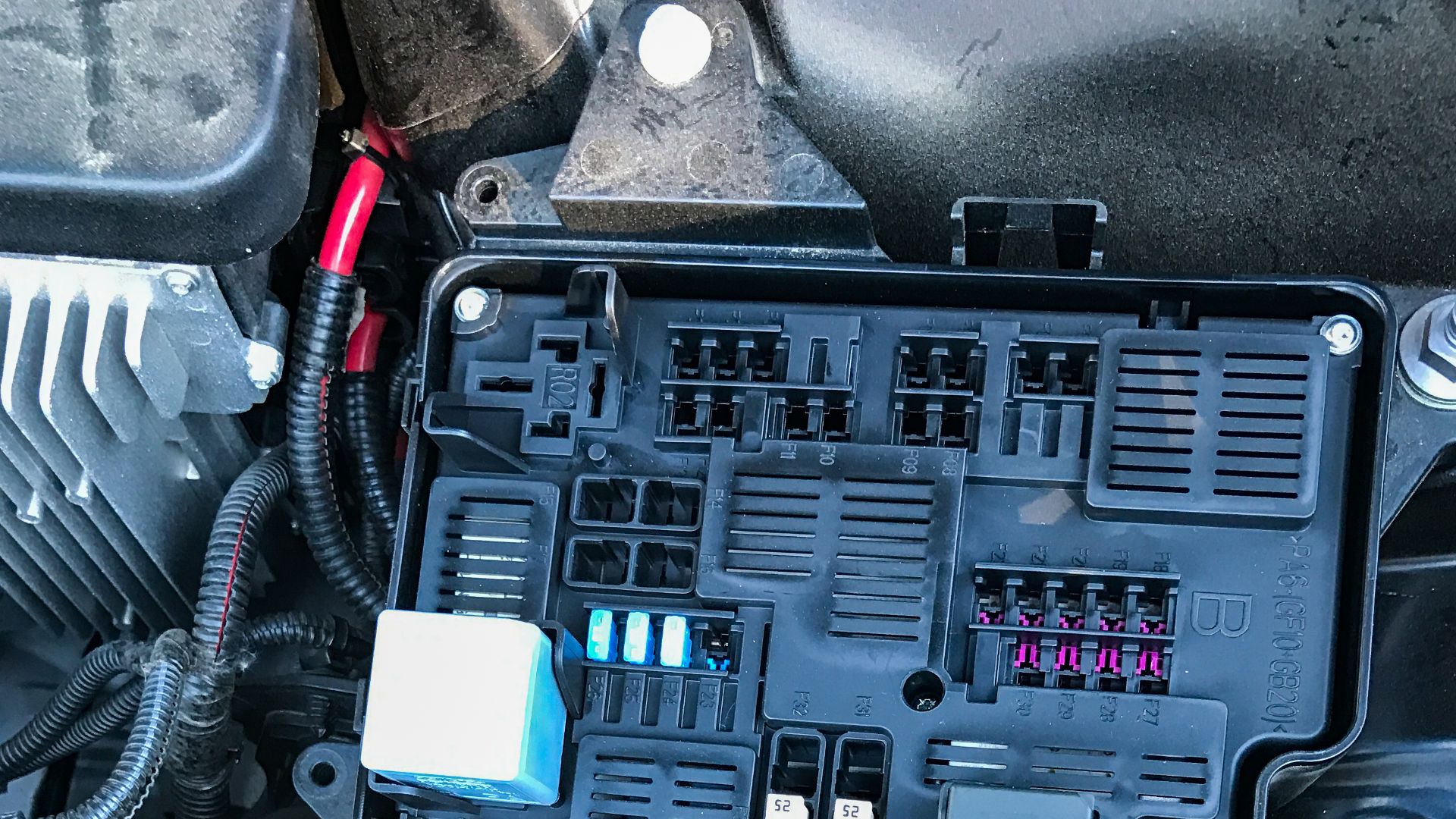 File:Automotive Fuse Box - Volvo XC90 Car (52953529388).jpg