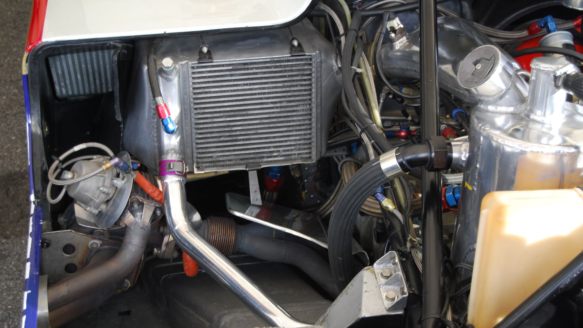 File:Porsche 956 engine and rear structure waste gate, intercooler, intake manifold, oil tank (6293109319).jpg