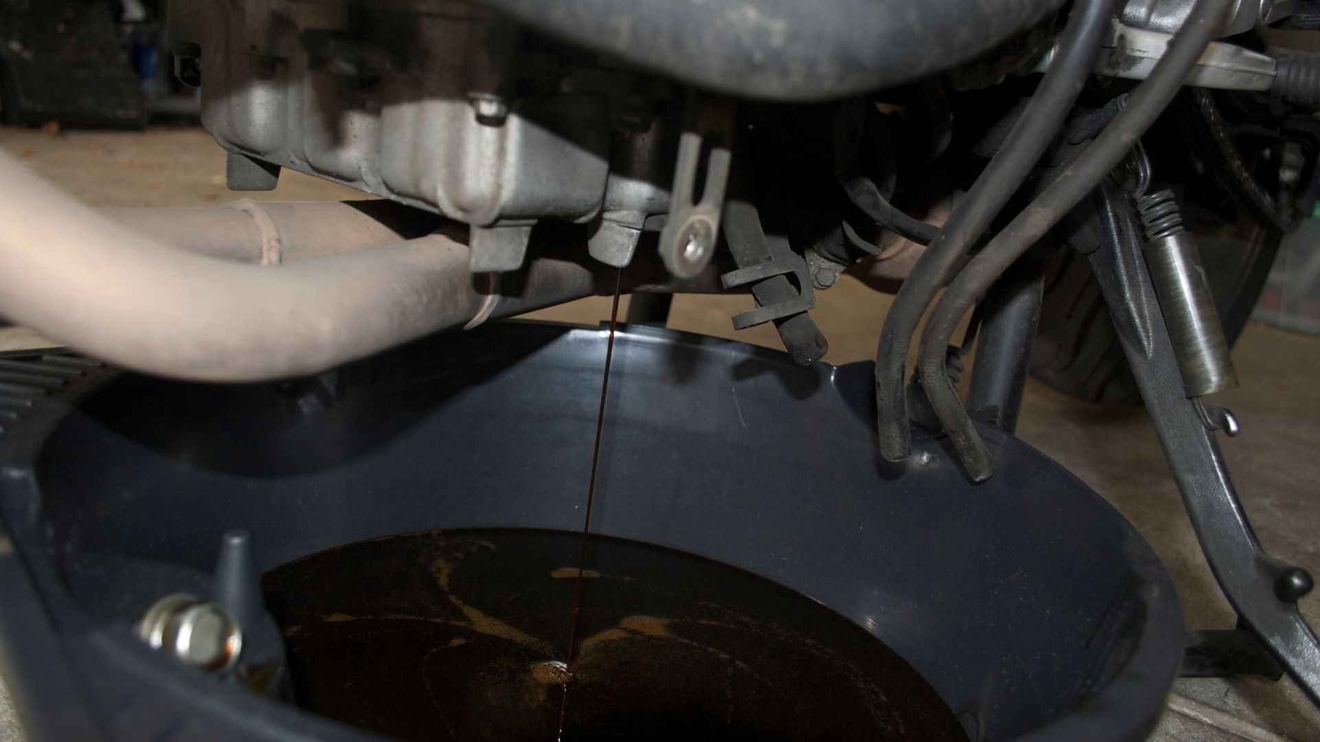 File:Draining the oil (17844724538).jpg