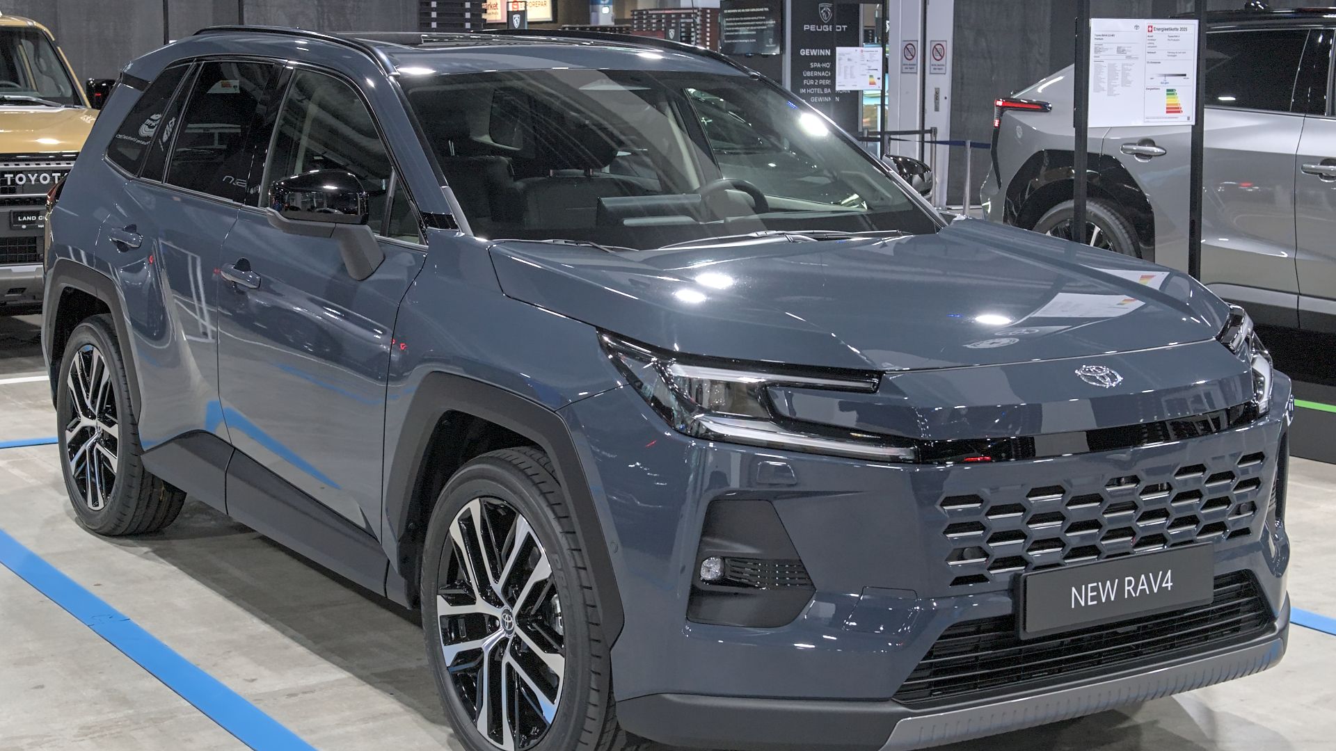 File:Toyota RAV4 Core Plug-in Hybrid (XA60) Auto Zuerich 2025 DSC 3403.jpg