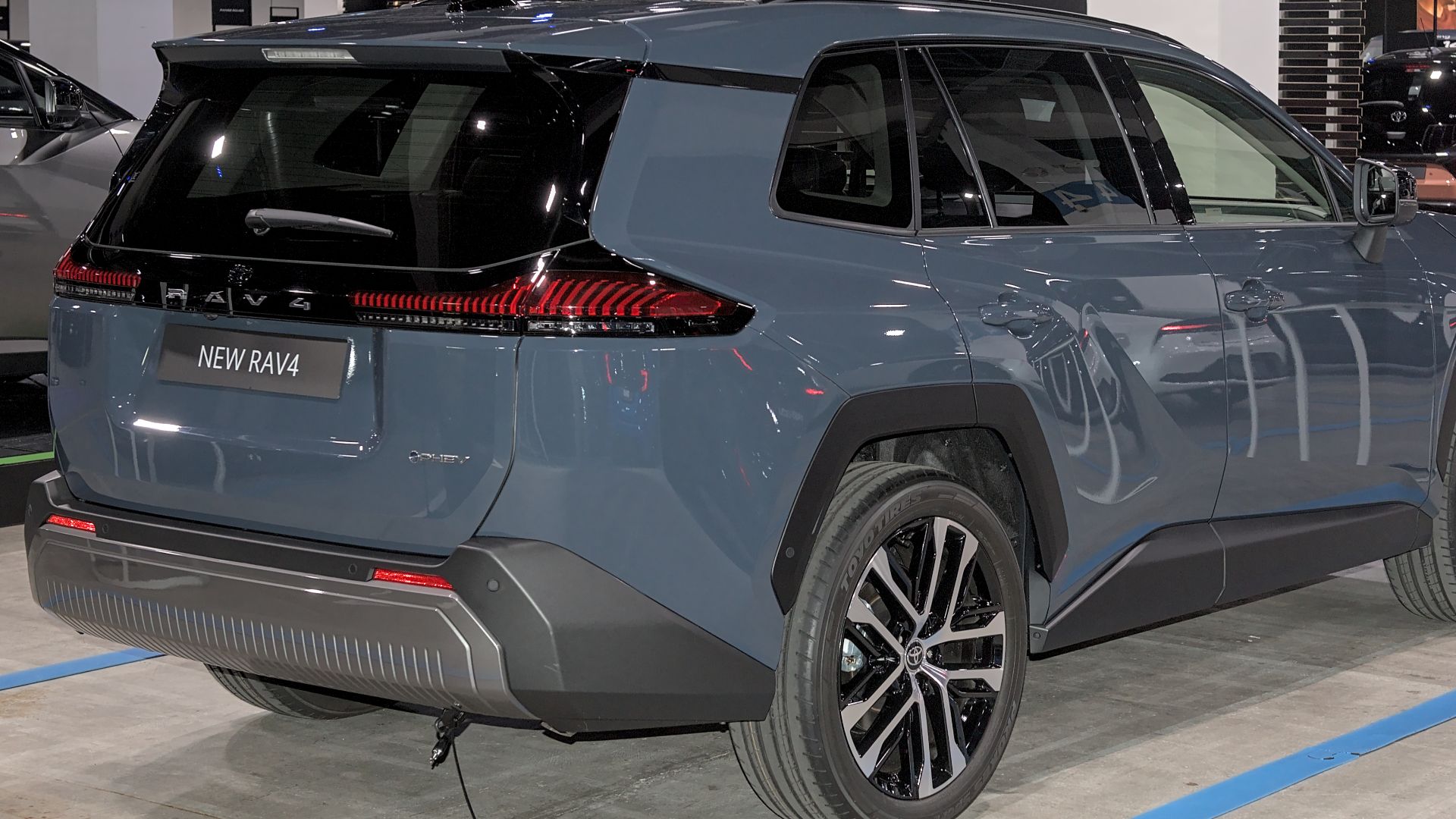 File:Toyota RAV4 Core Plug-in Hybrid (XA60) Auto Zuerich 2025 DSC 3037.jpg