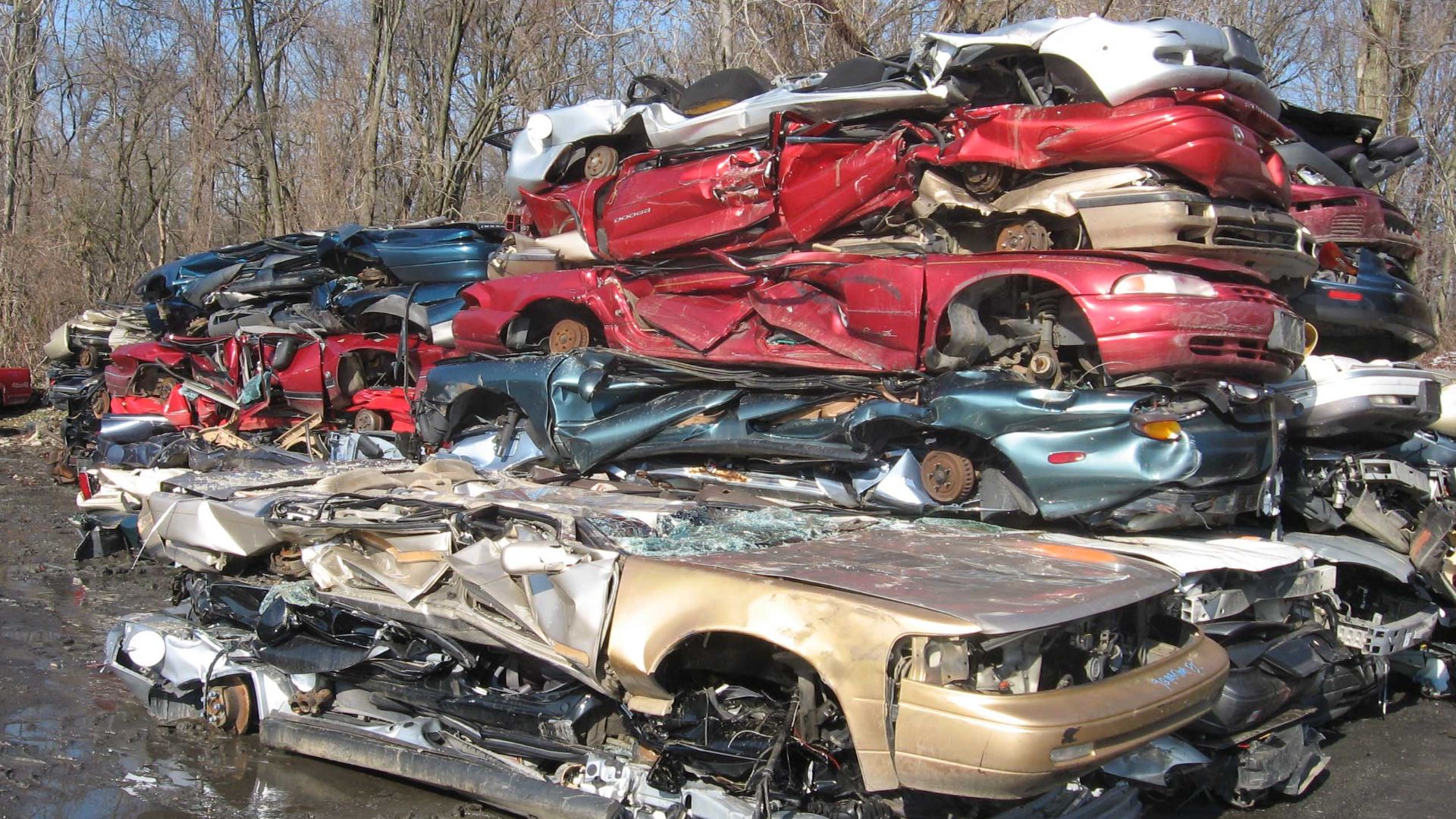File:Auto scrapyard 1.jpg