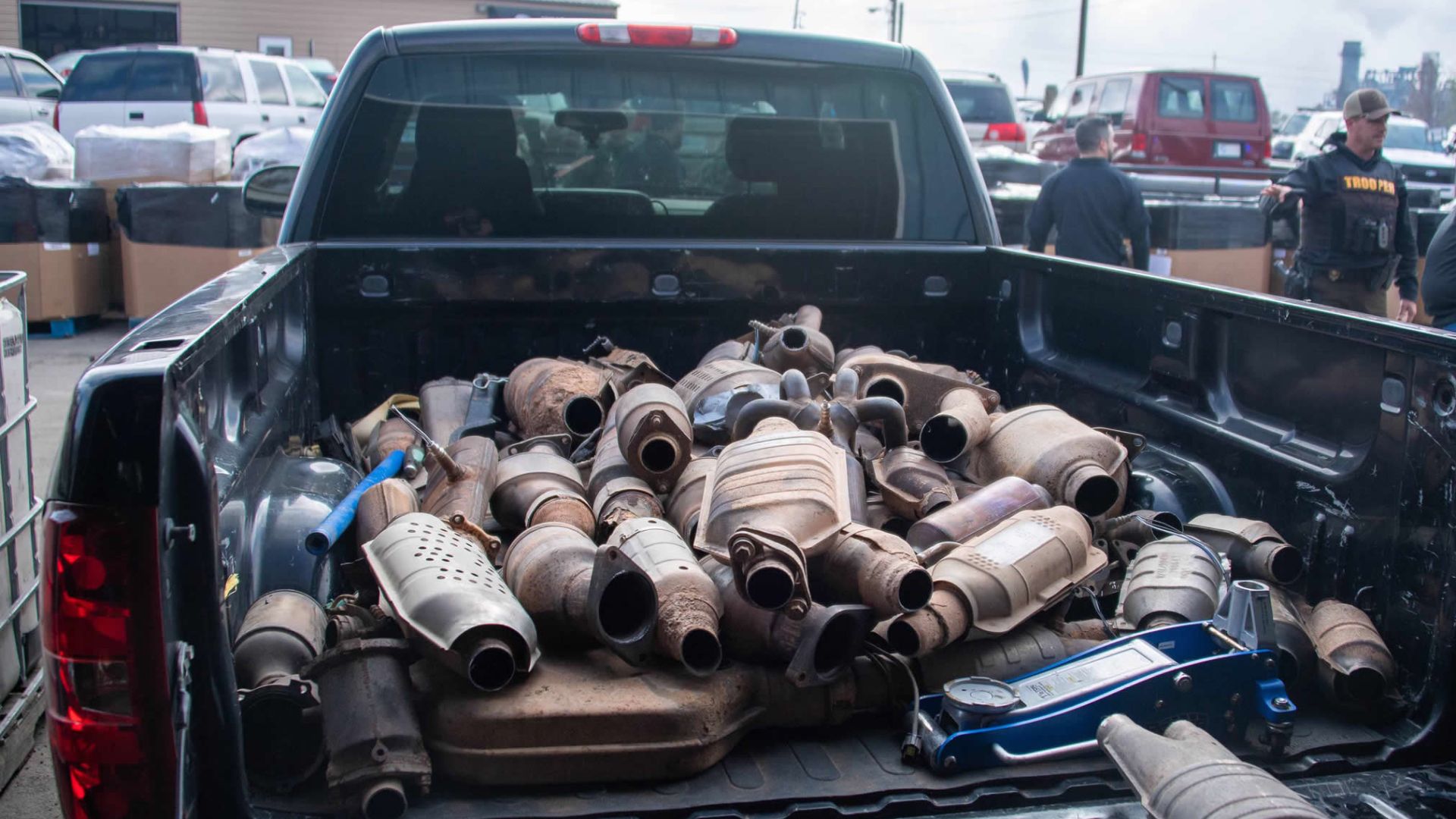 File:Catalytic converters seized in a raid by Homeland Security Investigations on Curtis Cores.png