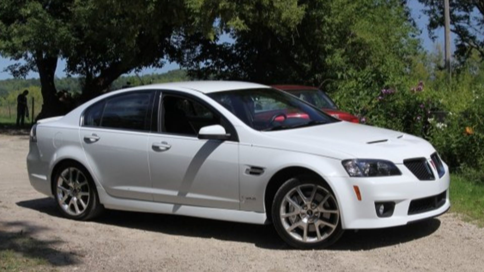 File:2009 Pontiac G8 GXP 01.jpg