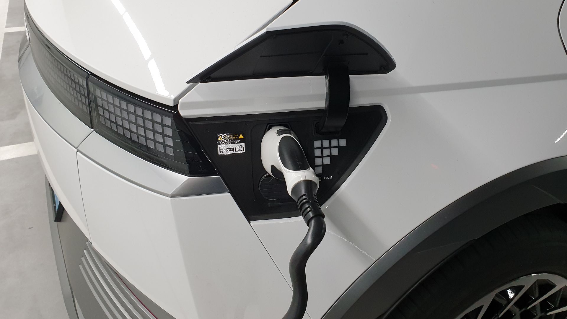 File:Hyundai Ioniq 5 NE white (5).jpg