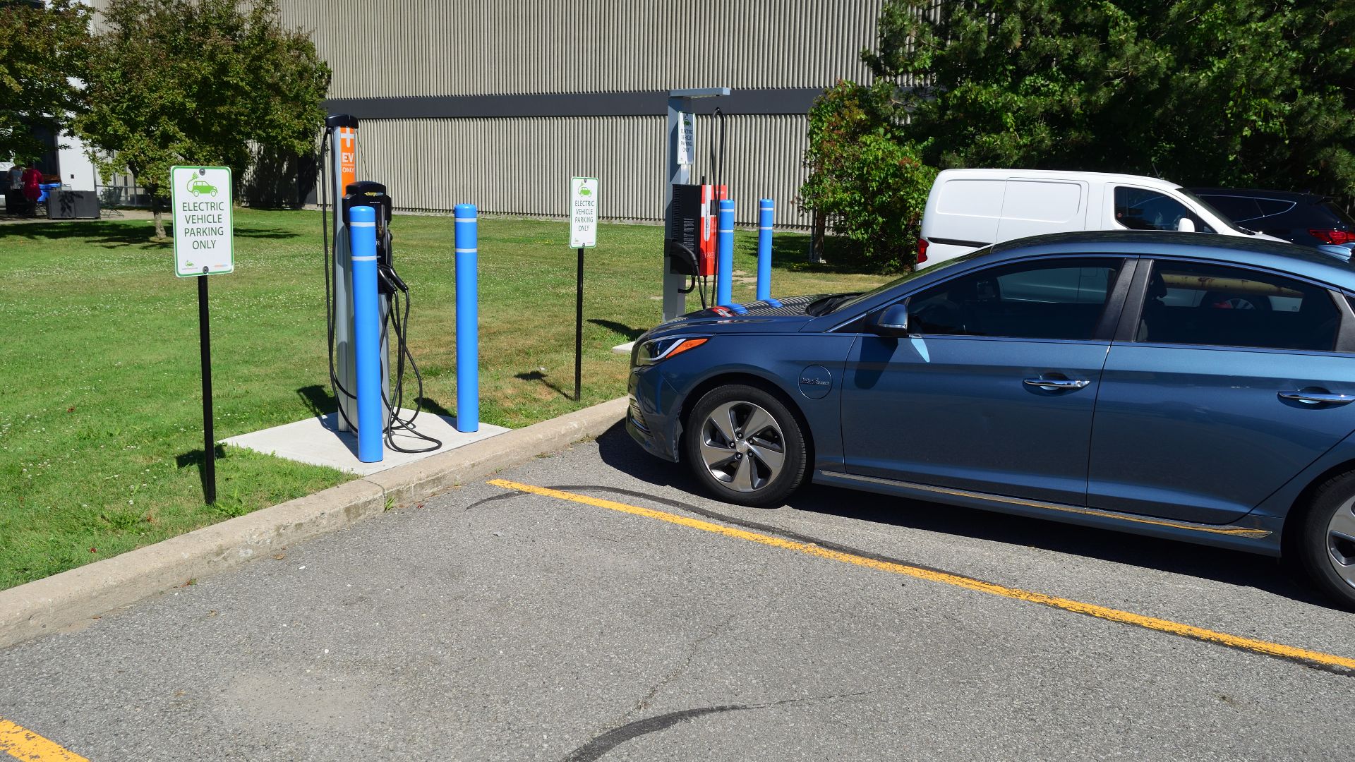 File:HyundaiAutoCanadaEVCharging.jpg