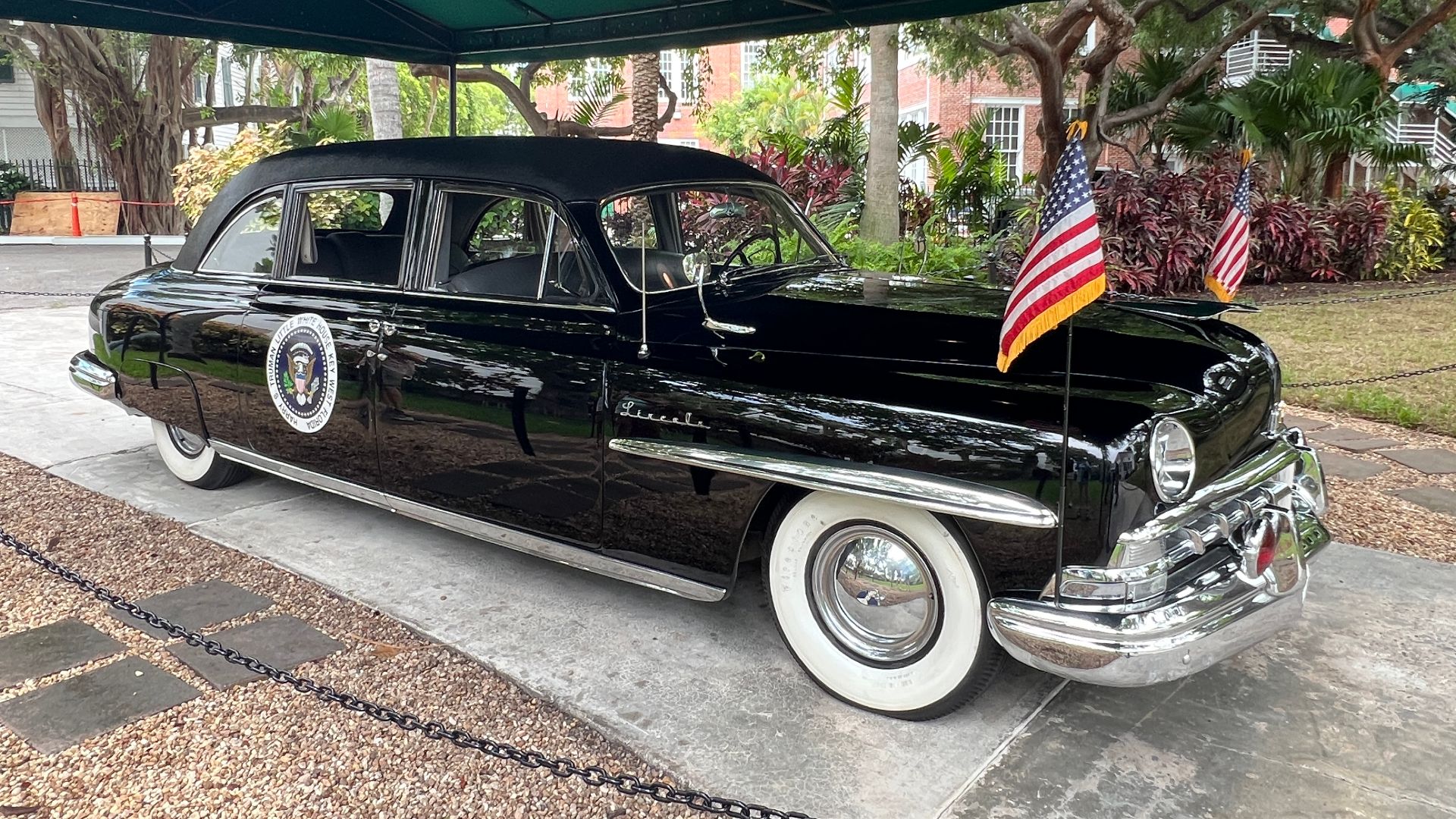 File:Truman 1950 Lincoln Cosmopolitan Limousine passenger side.jpg