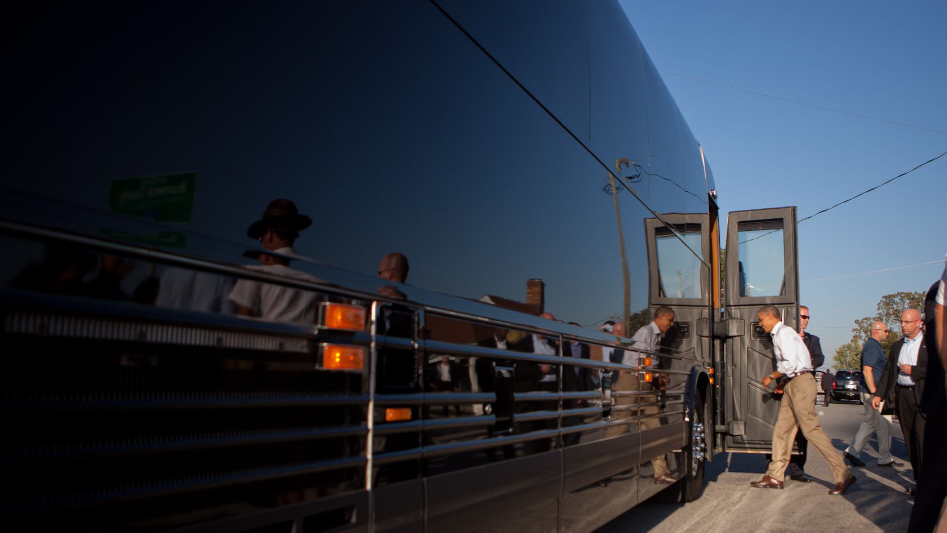 File:Obama boards his bus.jpg