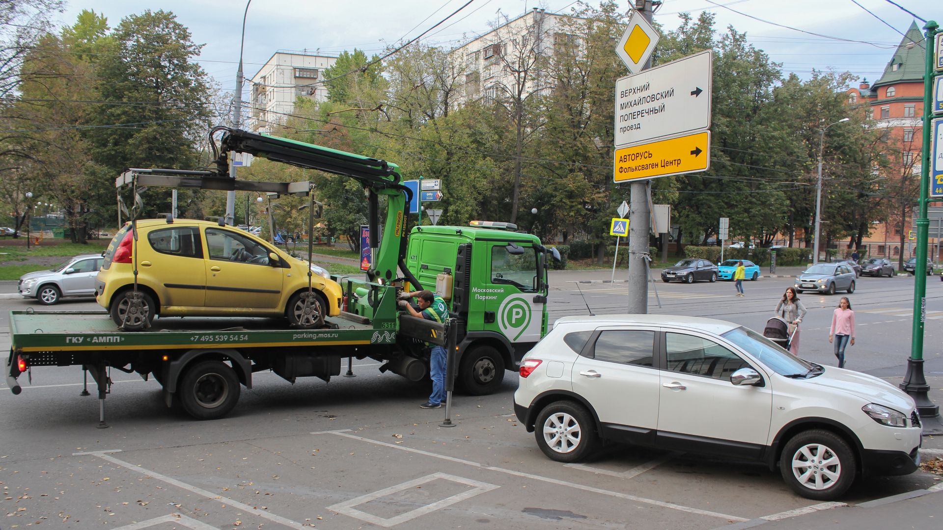 File:Tow truck in Moscow 09.jpg