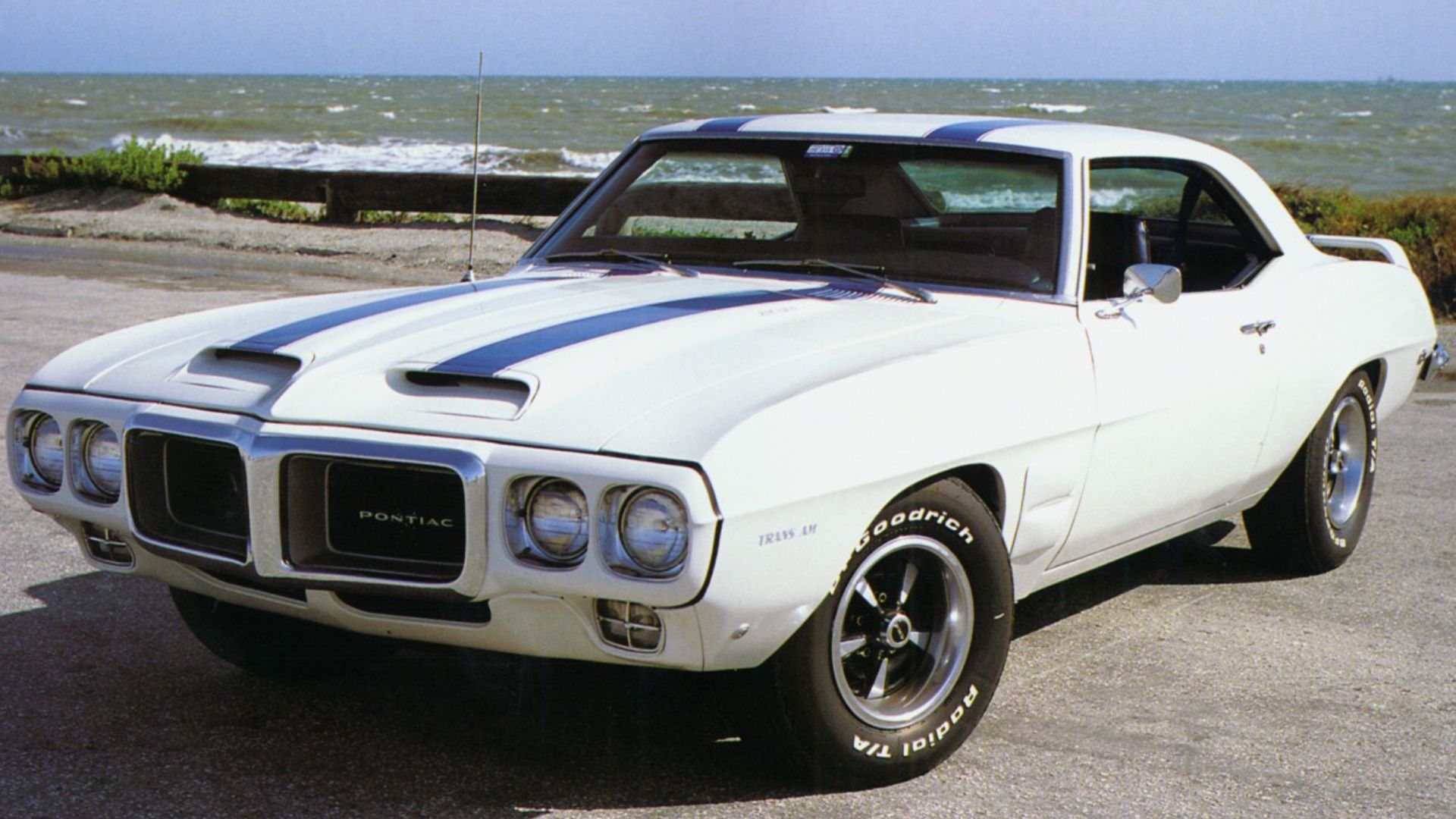 File:1969 Pontiac Firebird Trans Am Polar White Frt Qtr.jpg