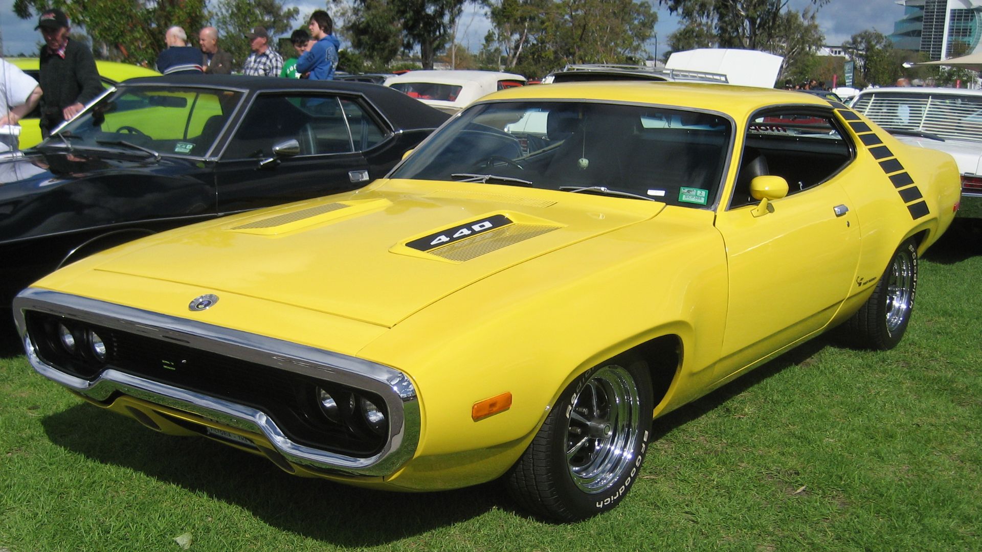 File:Plymouth Roadrunner 1971.jpg
