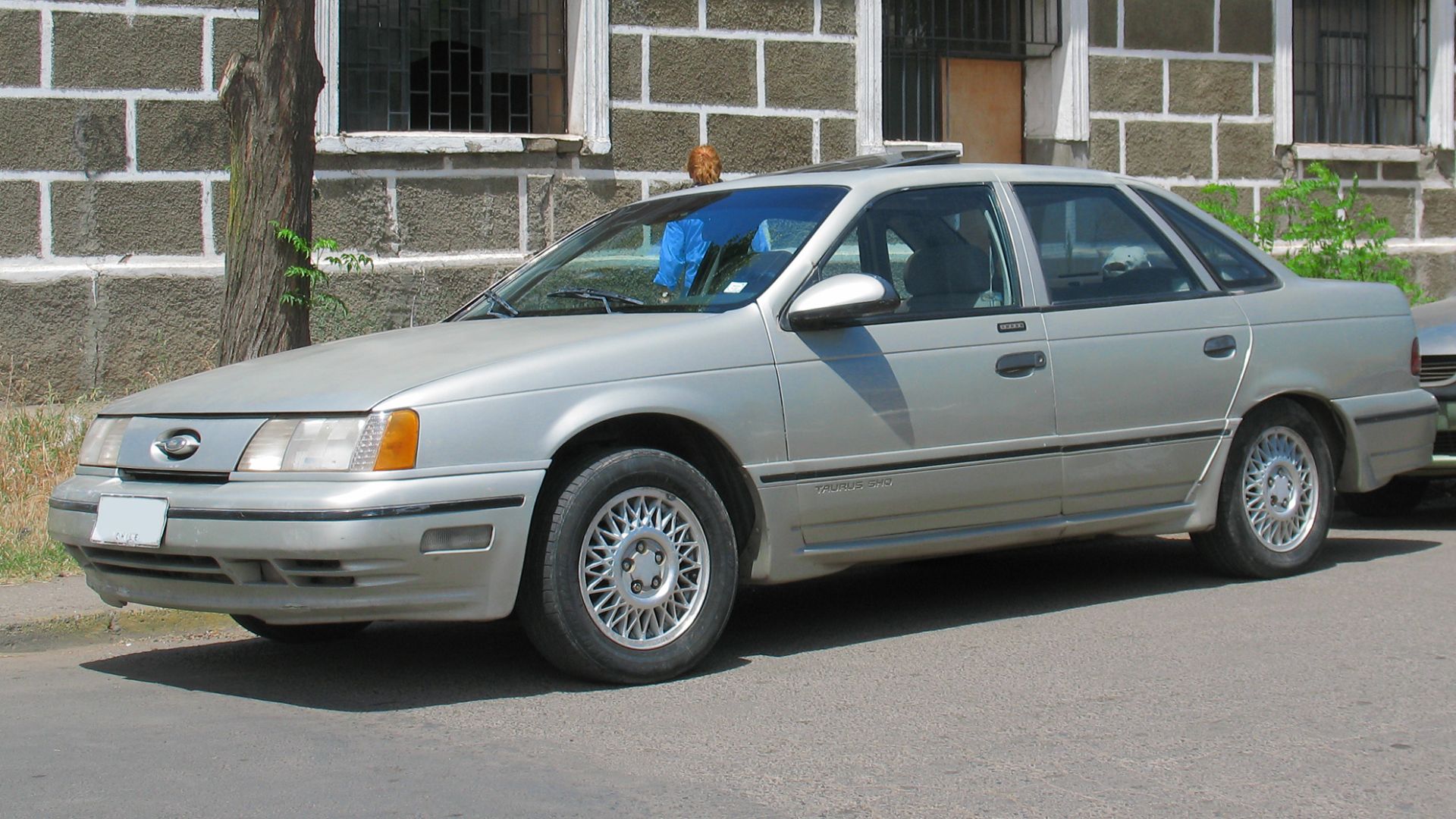 File:Ford Taurus SHO 1989 (8873735428).jpg