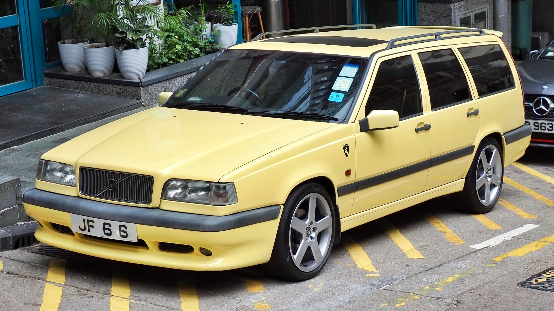 File:1995 Volvo 850 T-5R estate (front).jpg