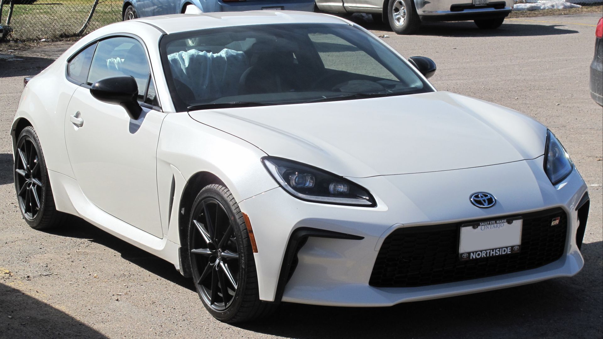 File:2022 Toyota GR86 Premium in Halo, Front Right, 04-10-2022.jpg