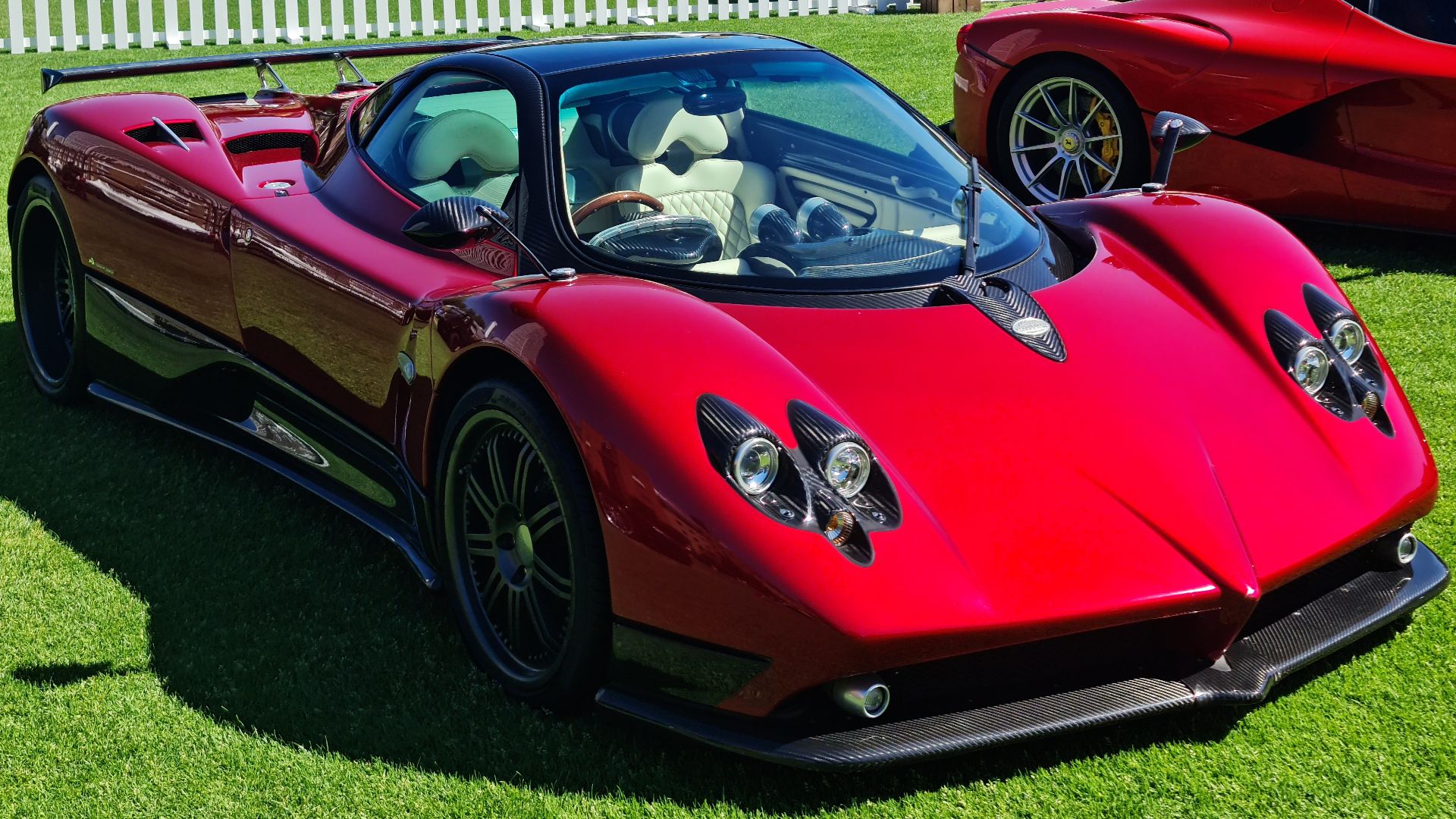 File:Red Zonda F CS.jpg