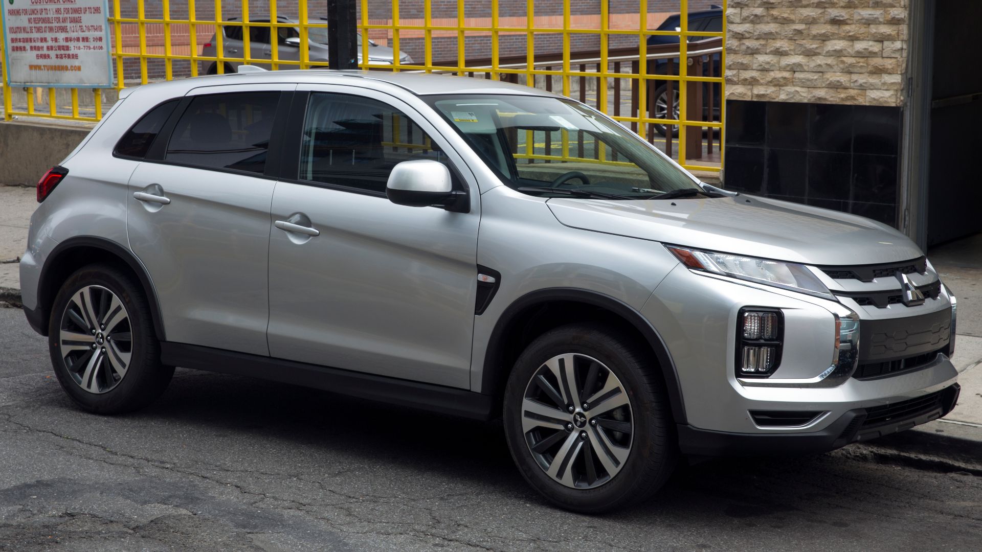 File:2020 Mitsubishi Outlander Sport ES FWD, front right (Flushing).jpg