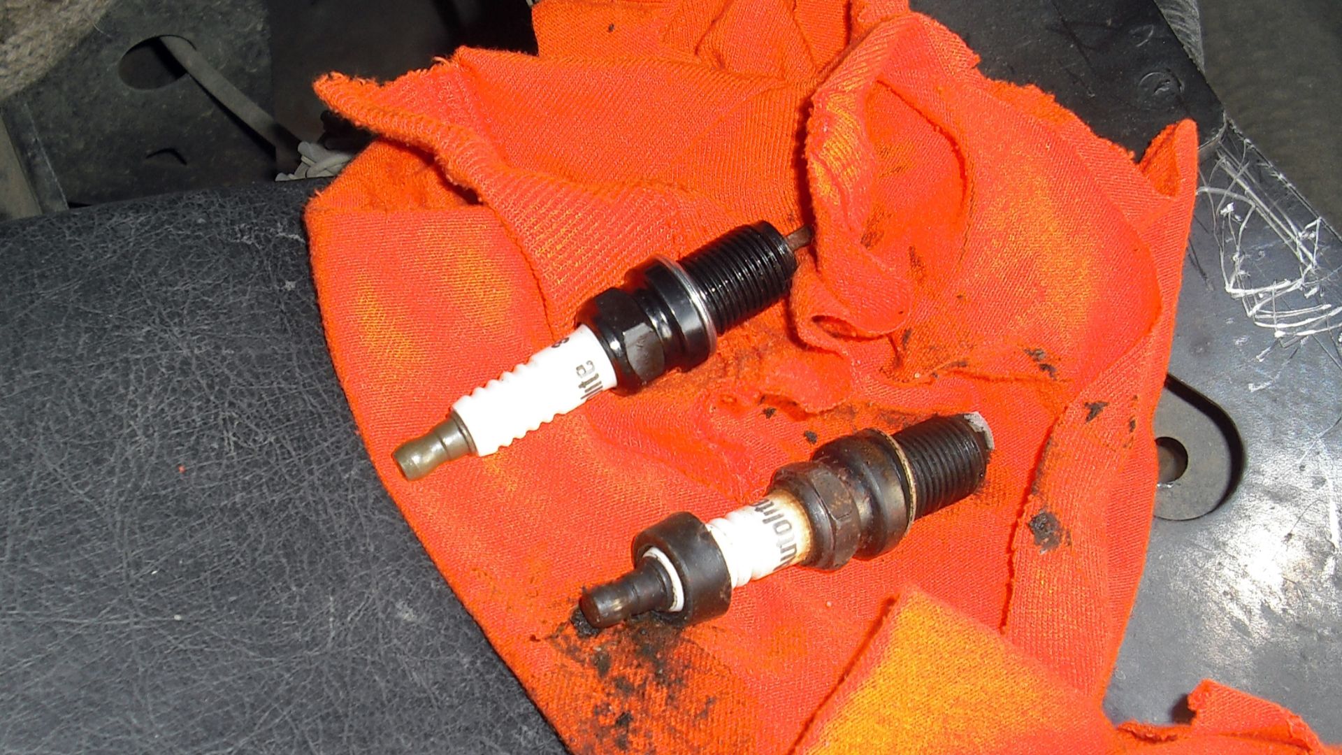 File:Spark plugs old and replacement 7058.JPG