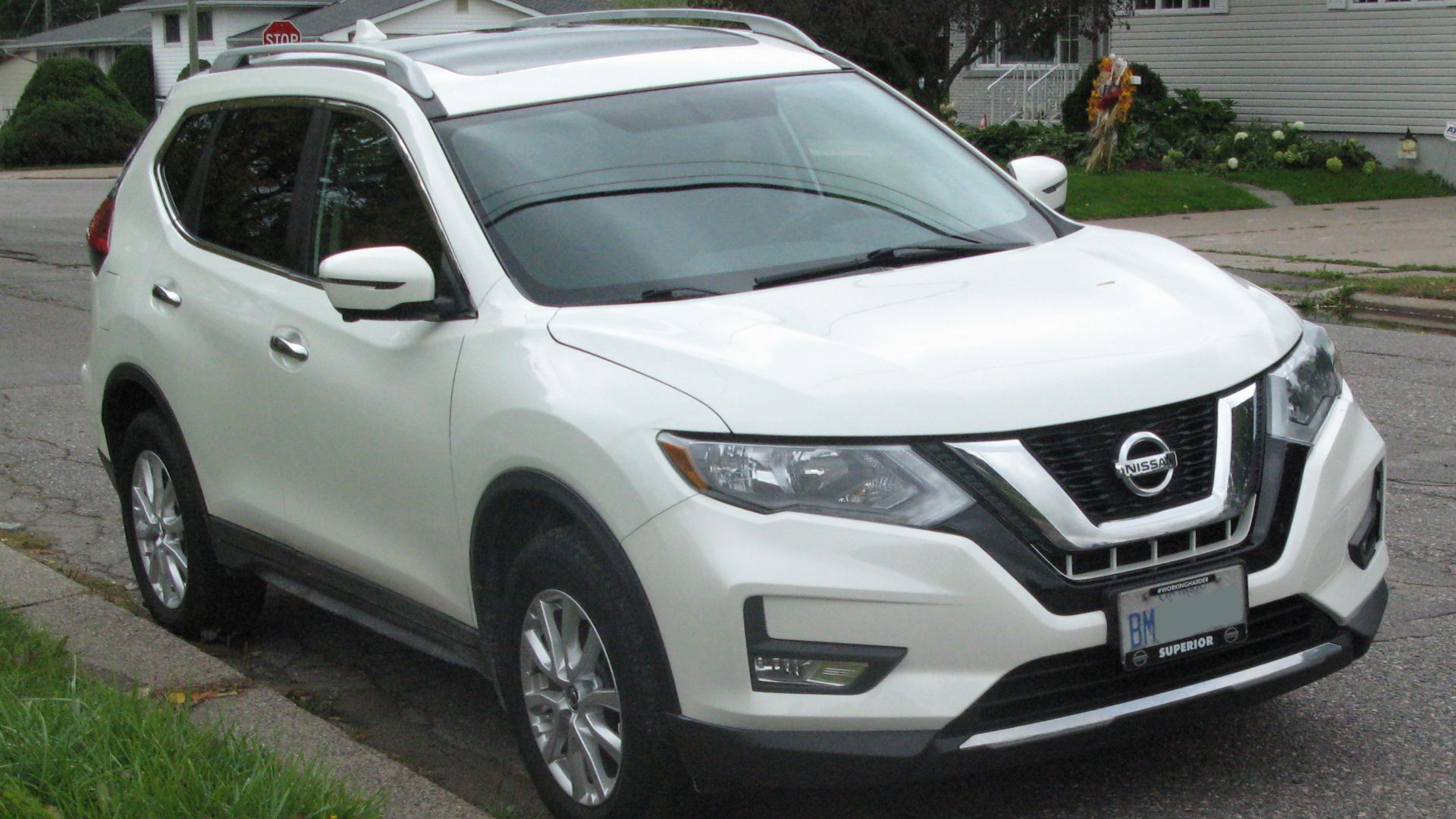 File:2017 Nissan Rogue, Front Right, 09-13-2020.jpg