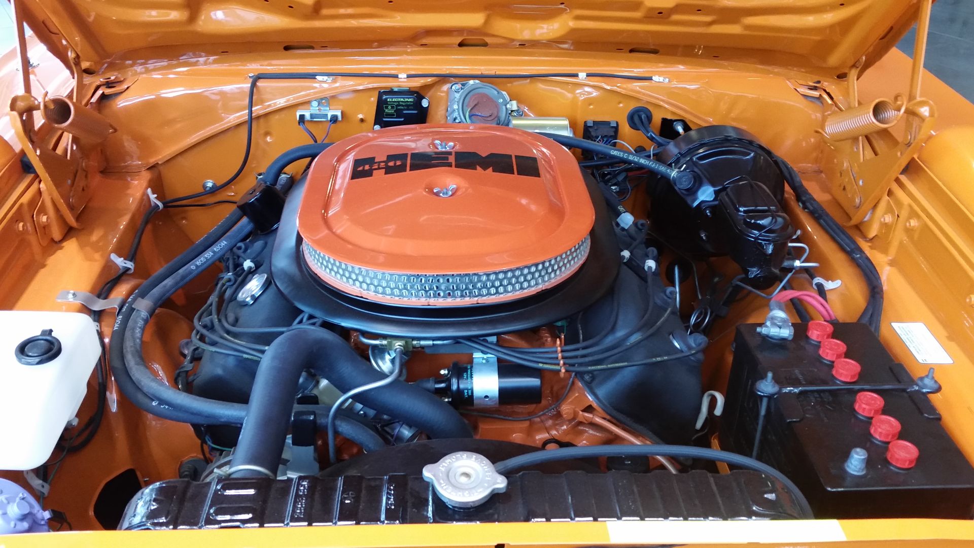 File:426 Hemi V8.jpg