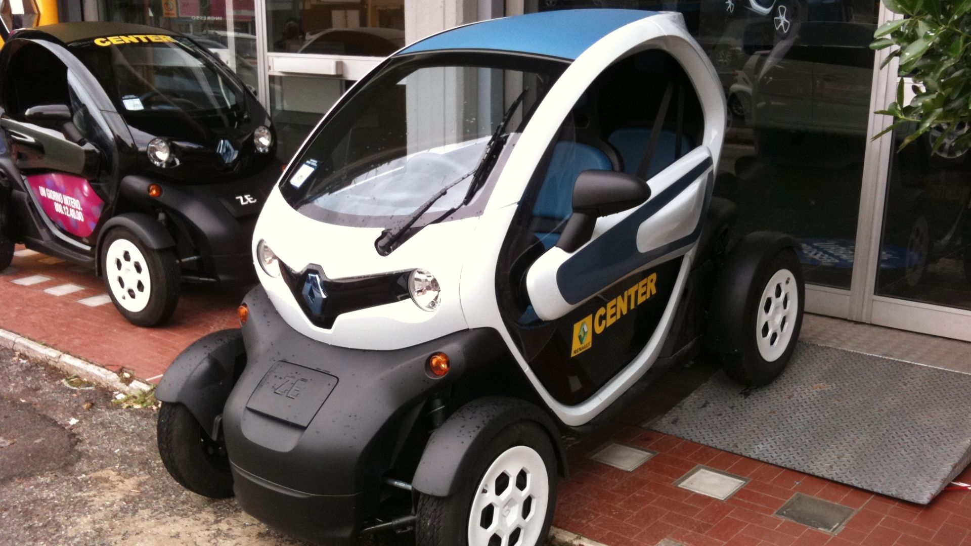 File:2012 Renault Twizy front.JPG