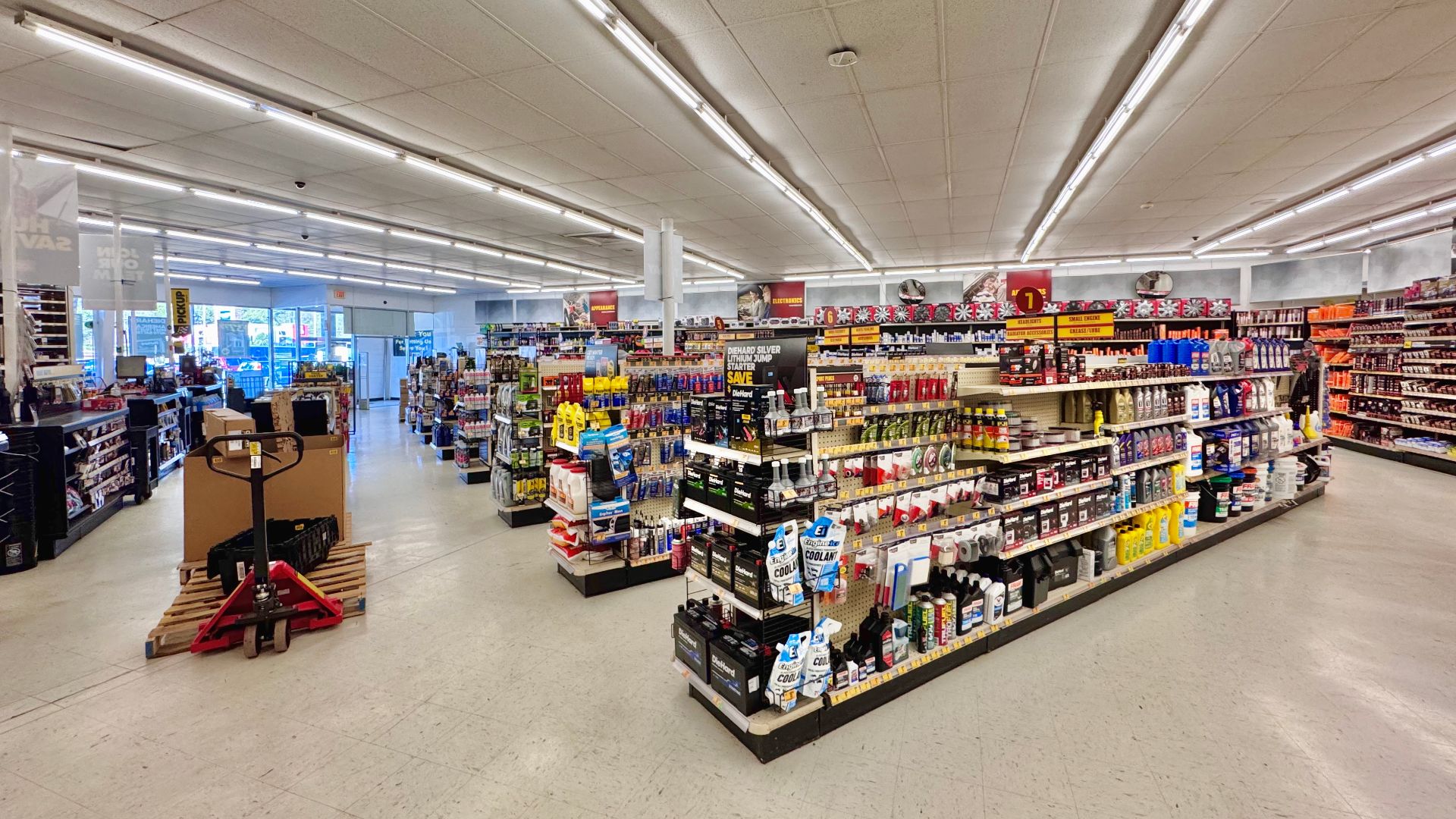 File:The interior of an Advance Auto Parts store in Murphy, North Carolina 08.jpg