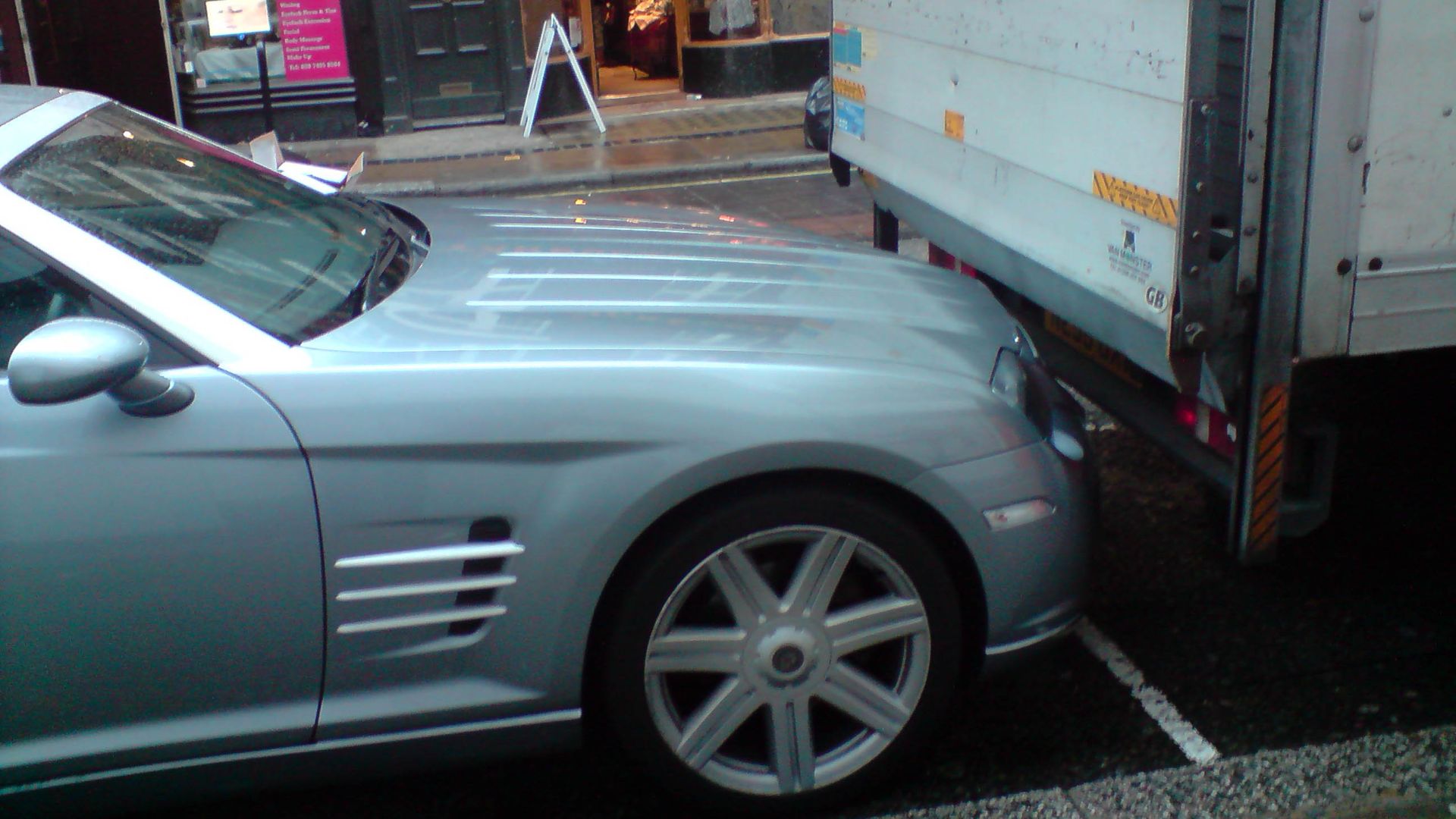 File:Precision parking or extreme tailgating?.jpg