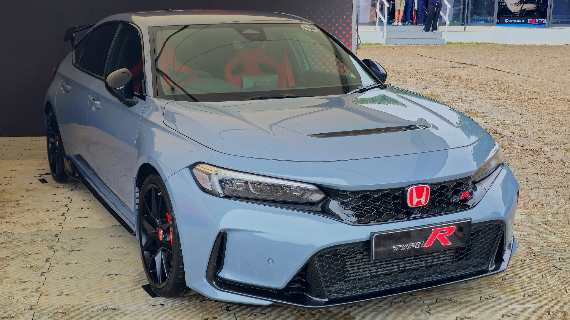 File:2024 Honda Civic Type R 2.jpg