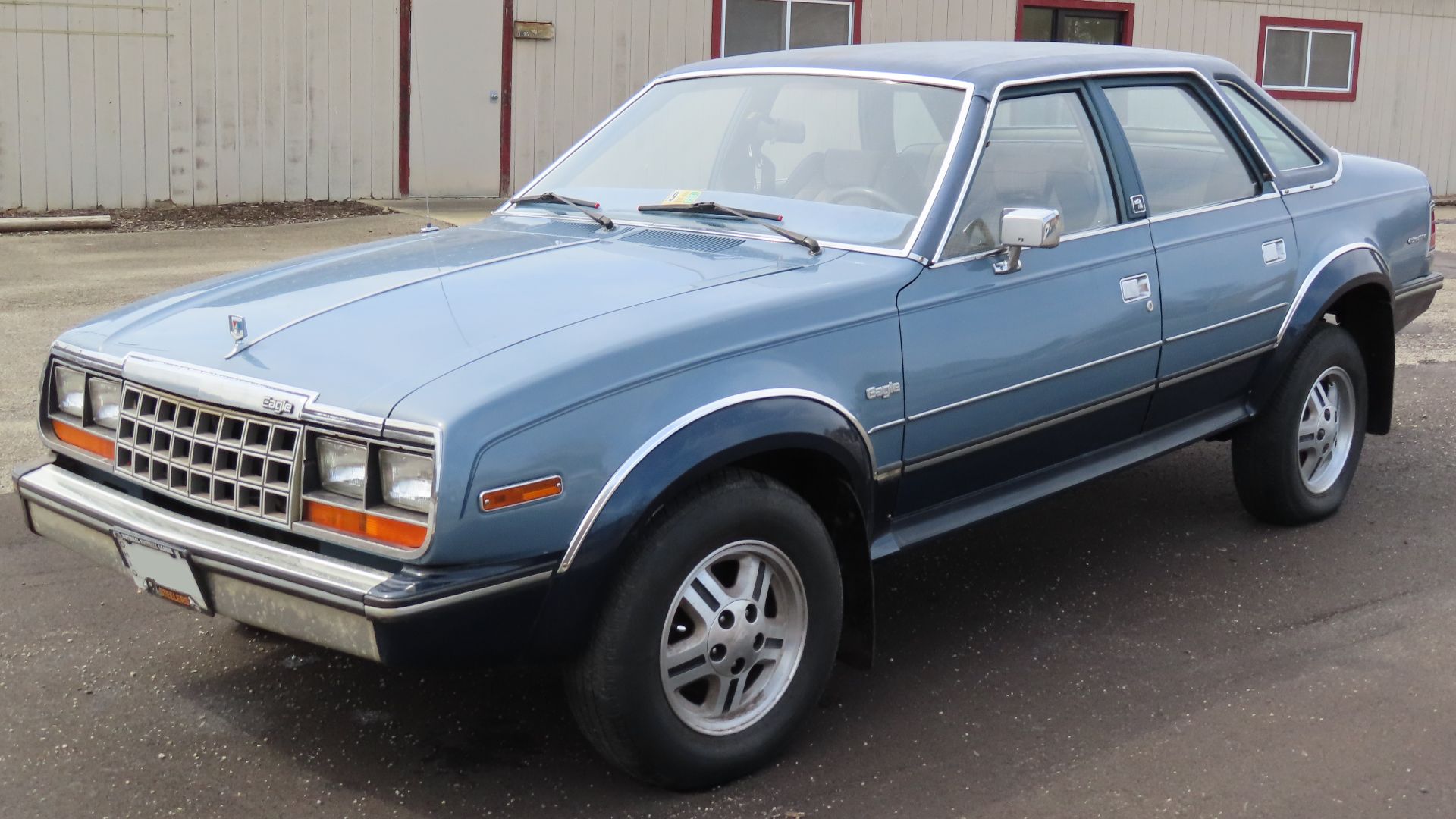 File:1981-1984 AMC Eagle 4-door sedan, front left view.jpg