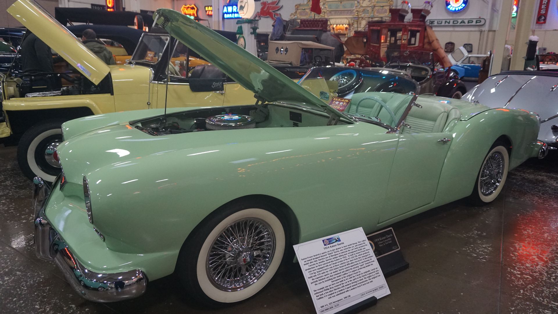 File:Stahls Automotive Collection December 2021 085 (1954 Kaiser Darrin).jpg