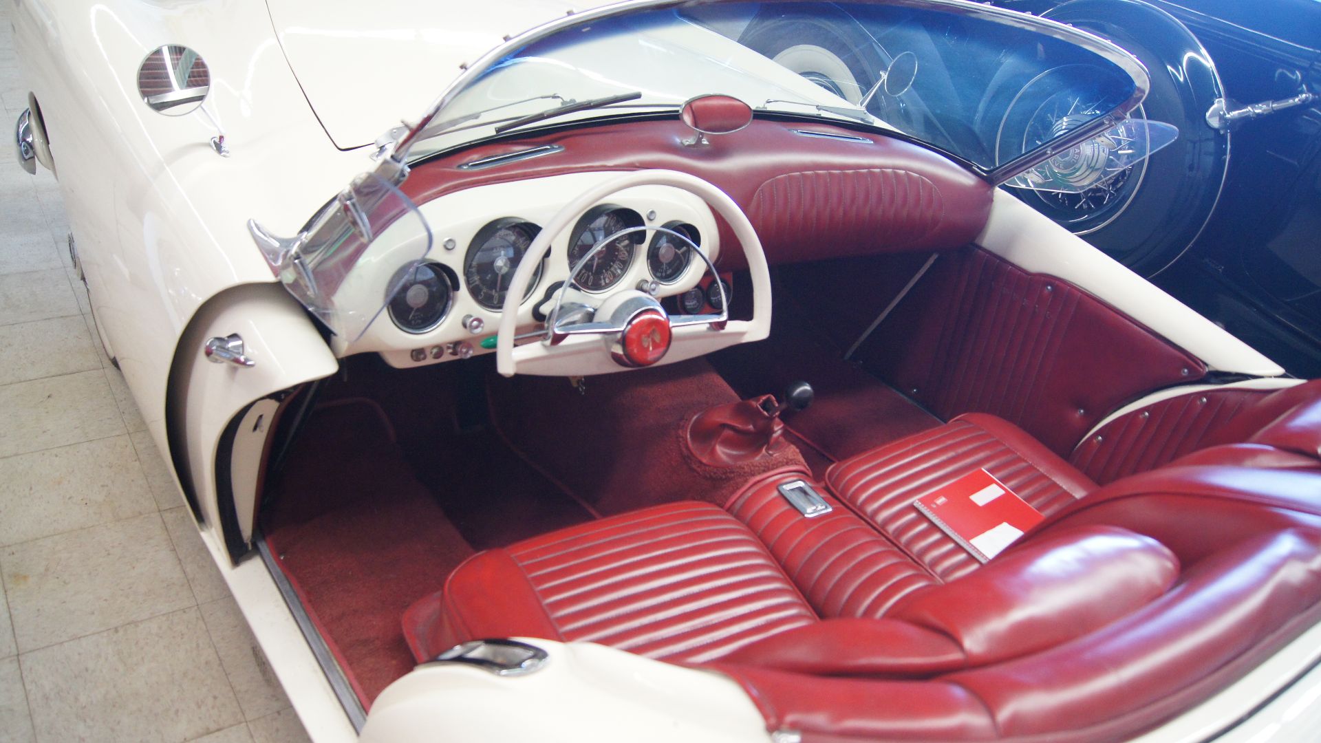 File:1954 Kaiser Darrin (17347326511).jpg