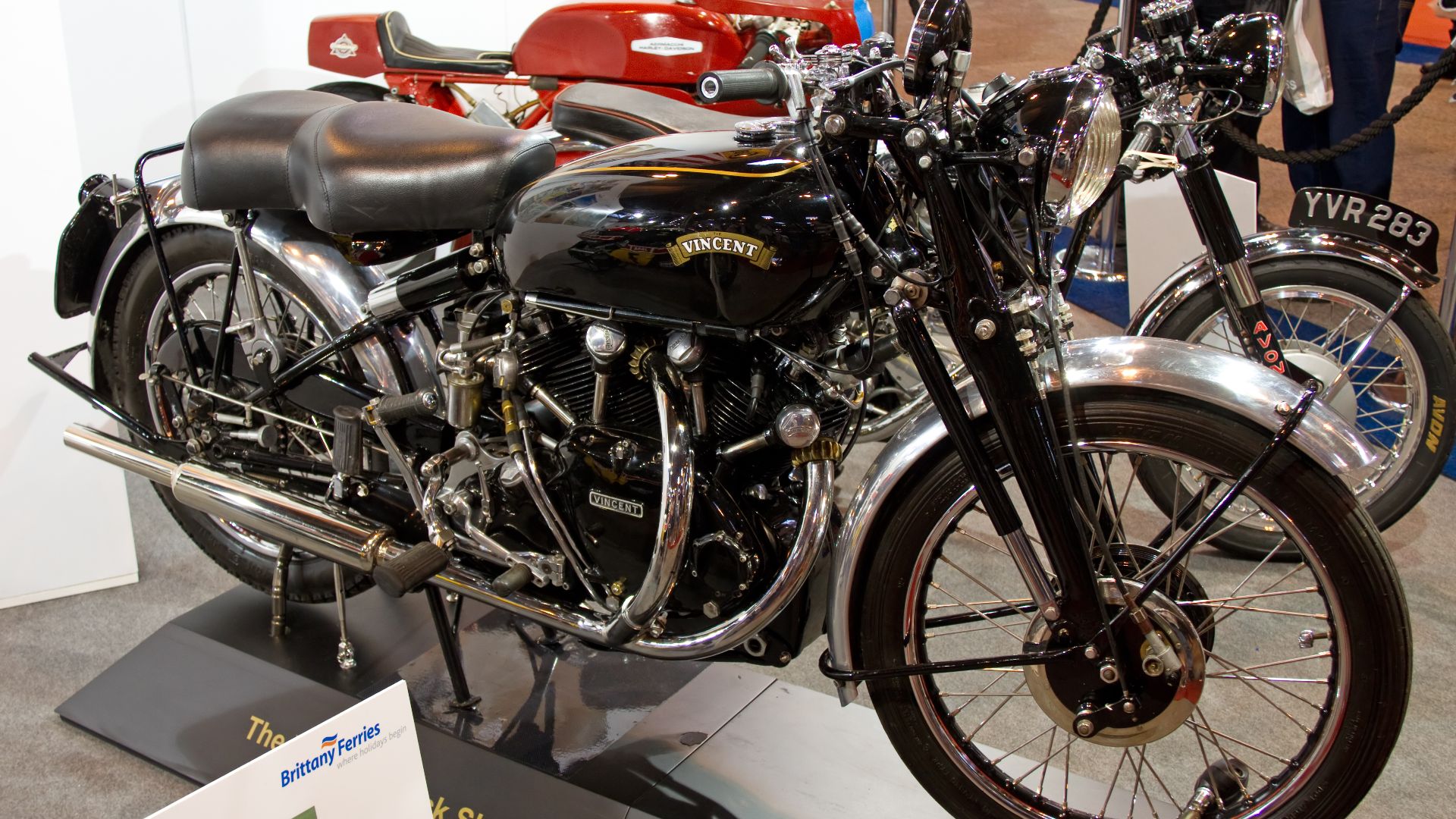 File:Vincent Black Shadow (6390803421).jpg