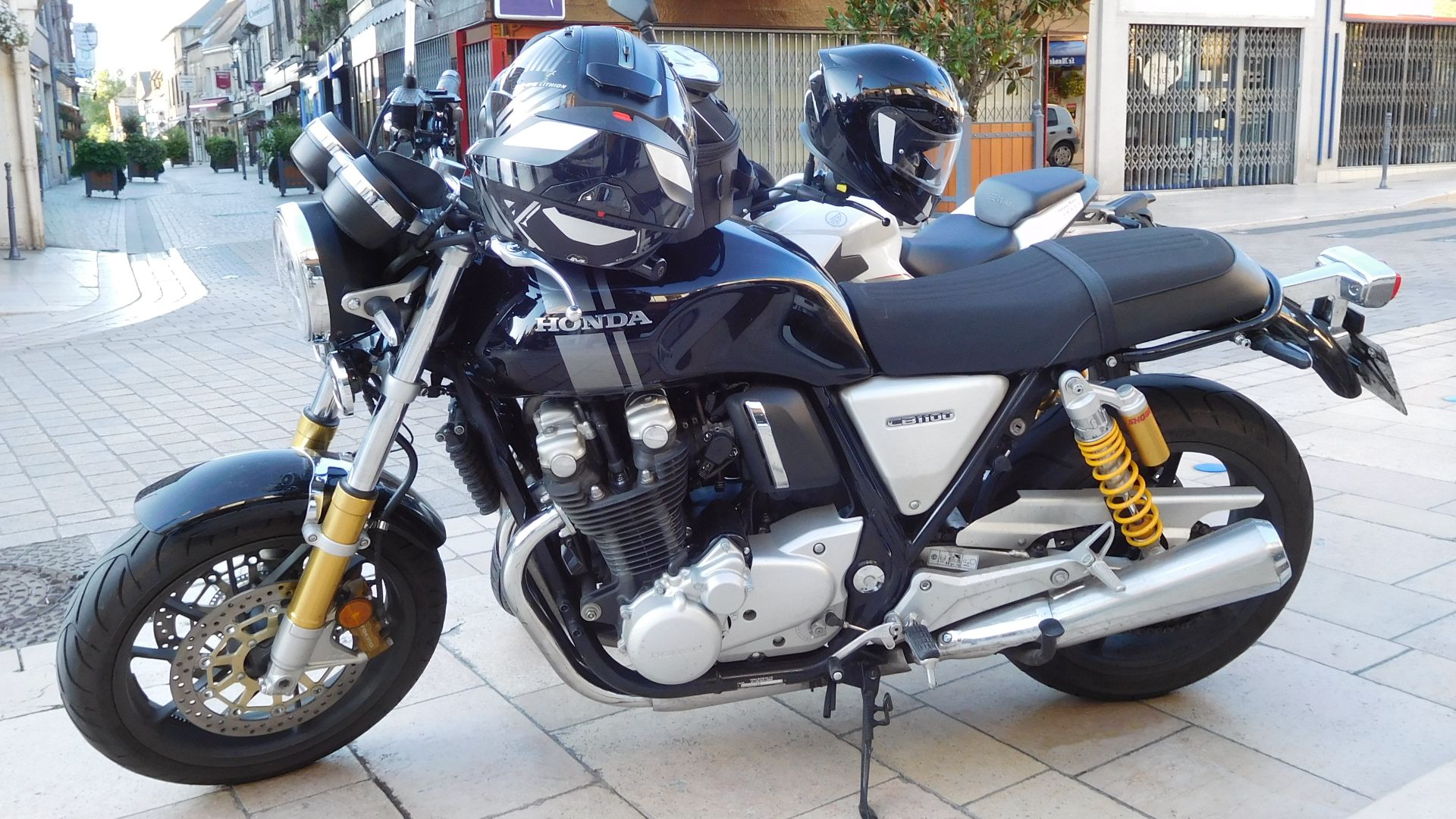 File:Honda CB1100, left view.jpg