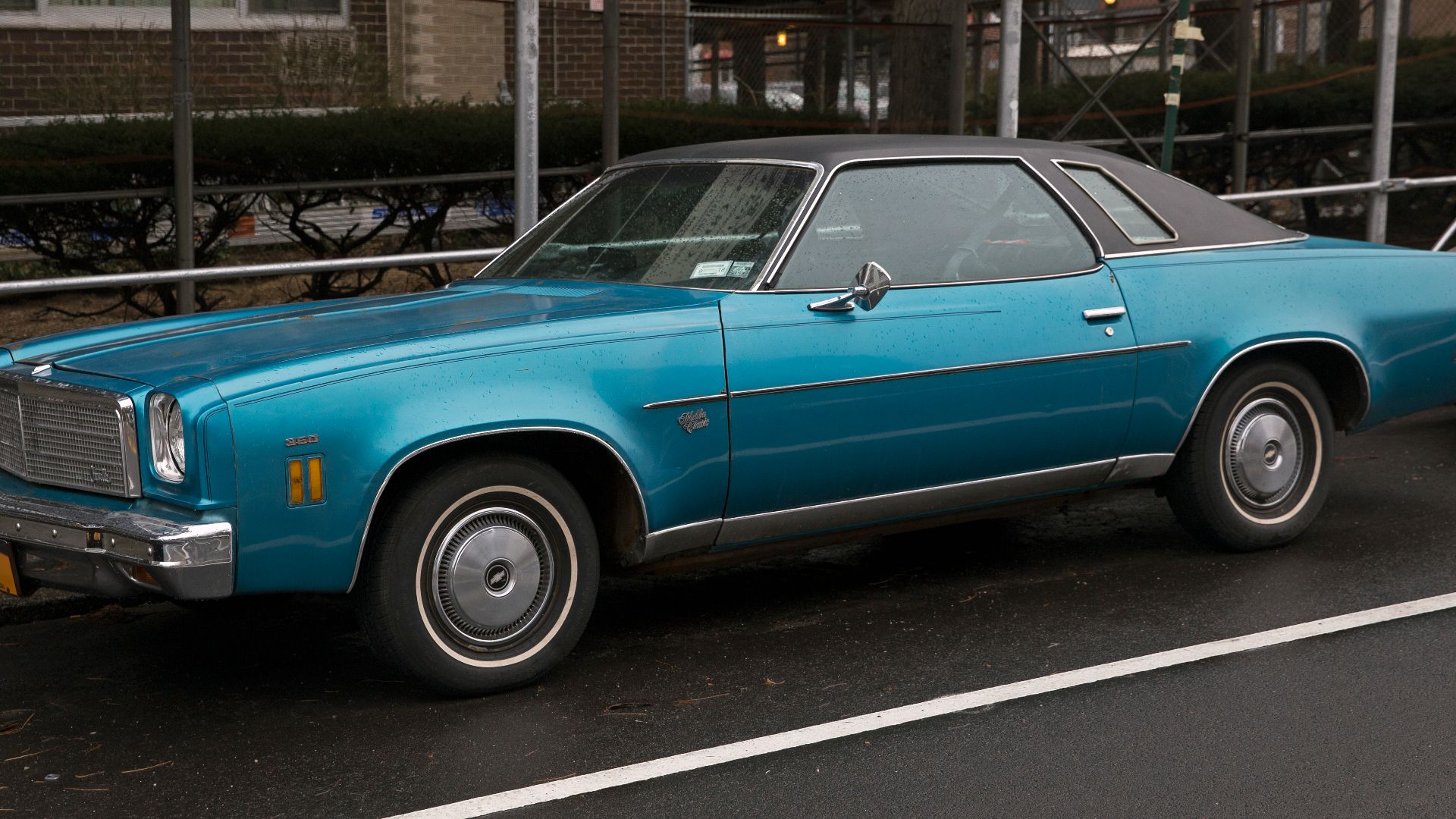 File:1974 Chevrolet Chevelle Malibu Classic two-door hardtop, front left side.jpg