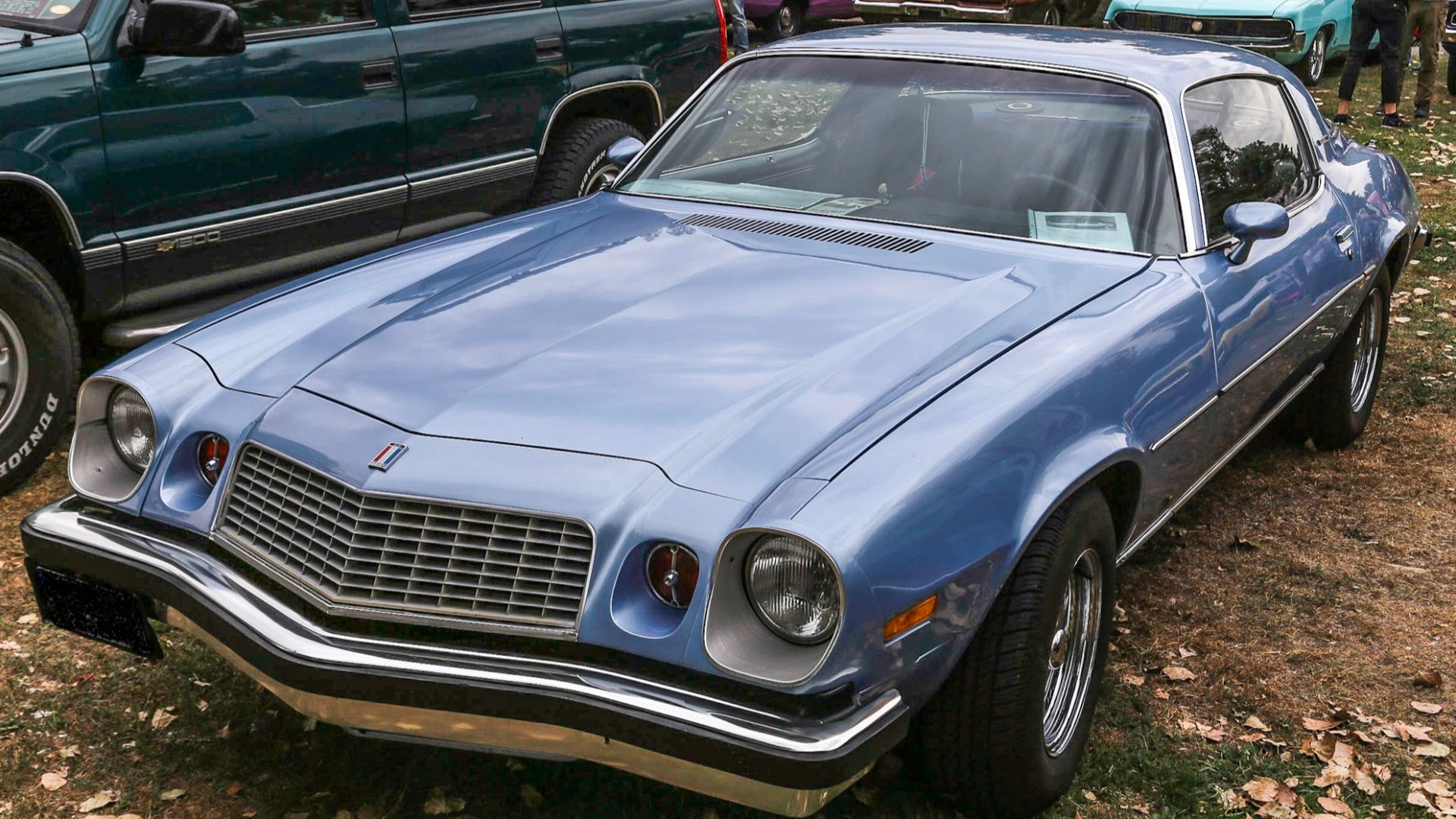File:1974 Chevrolet Camaro Front Blau.jpg