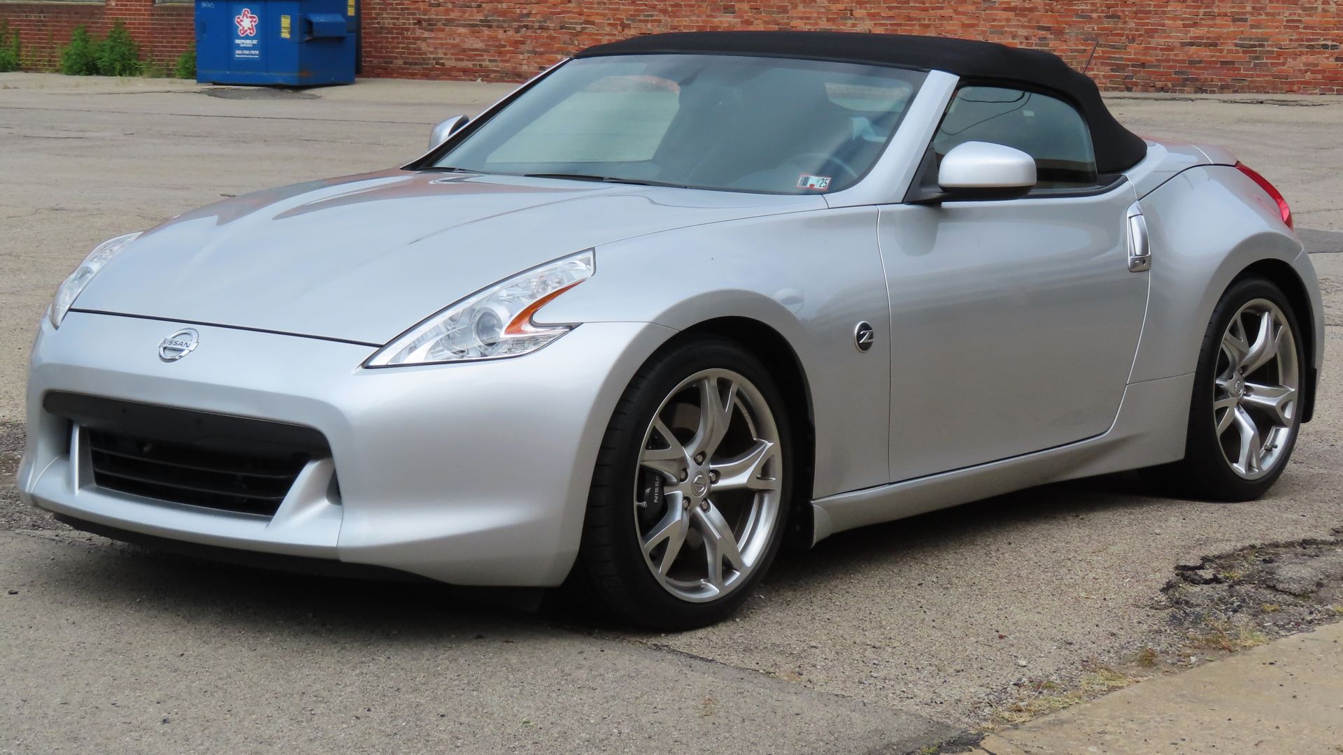 File:2010 Nissan 370Z Touring roadster, front left, 08-25-2024.jpg