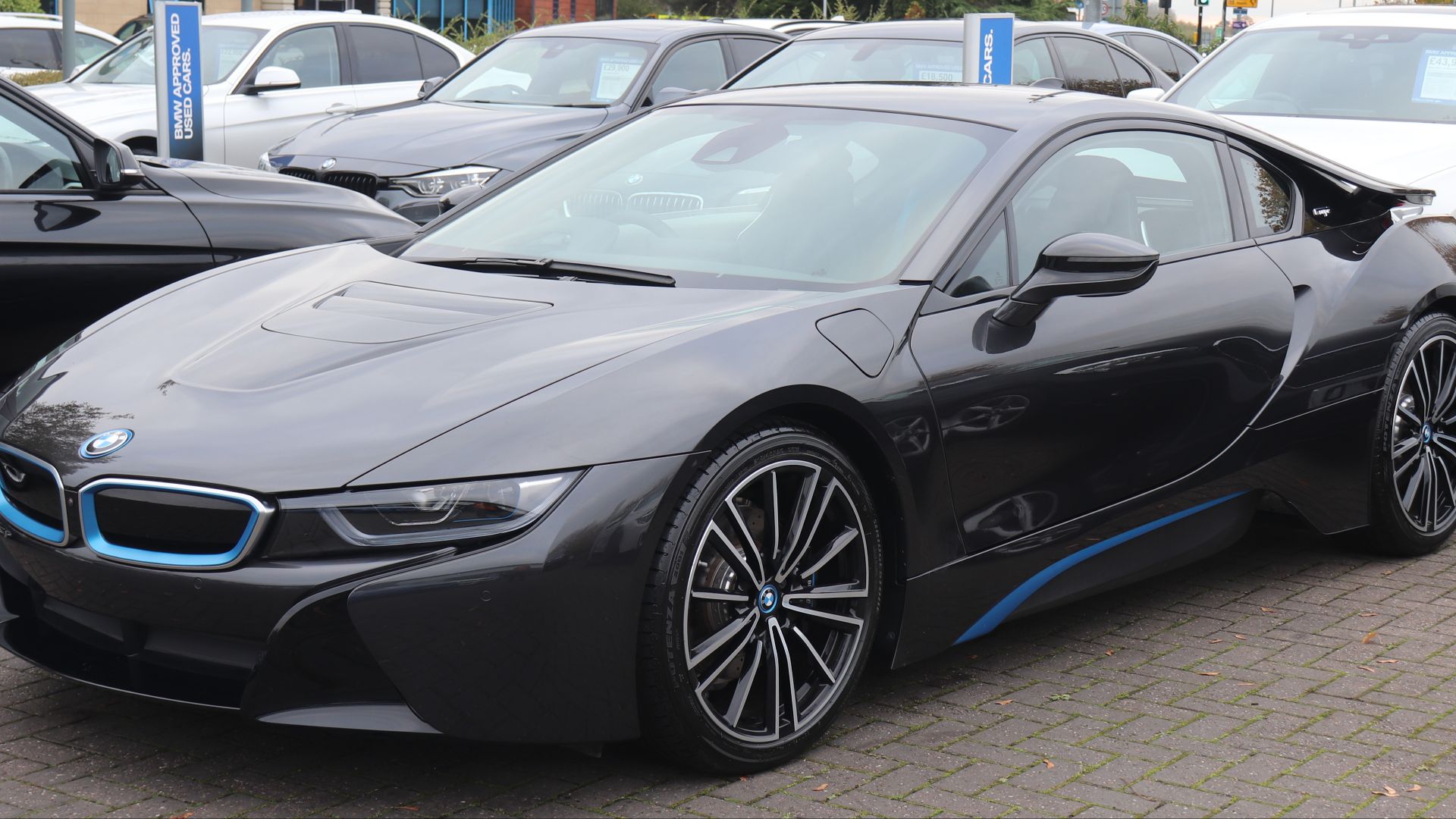 File:2018 BMW i8.jpg
