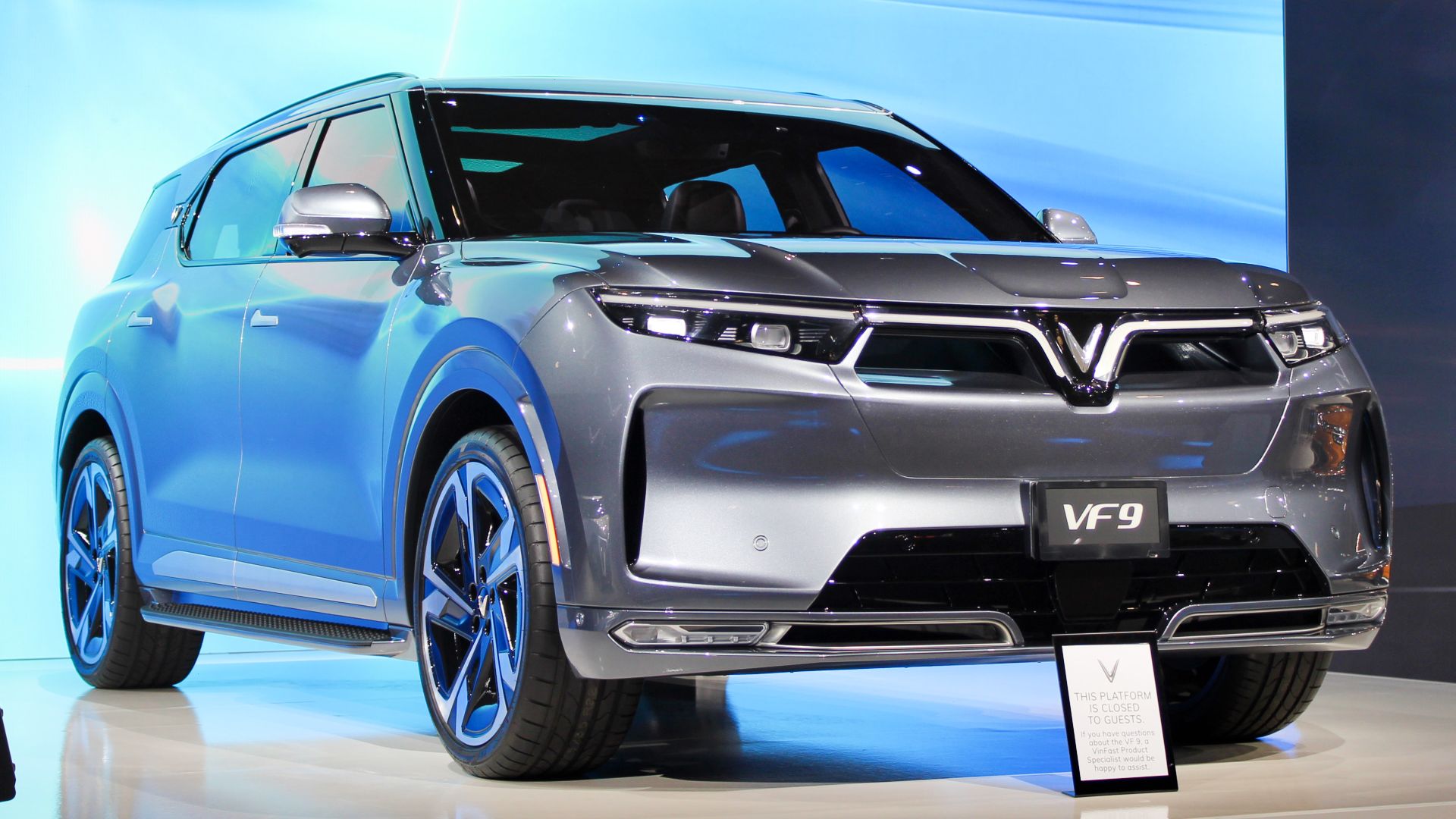 File:VinFast VF9, front NYIAS 2022.jpg