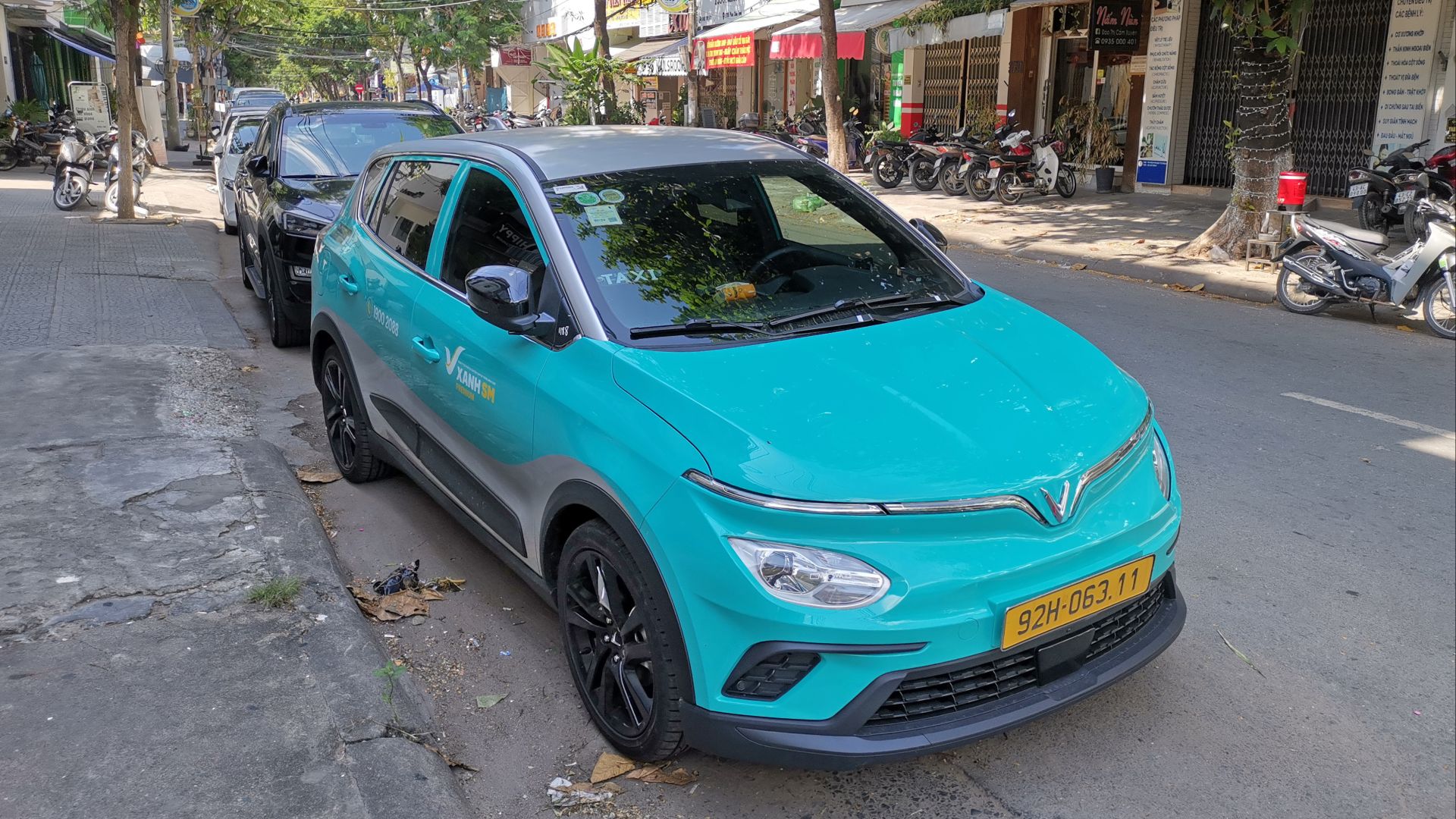 File:VinFast VF e34 of Xanh SM Taxi service in Danang.jpg