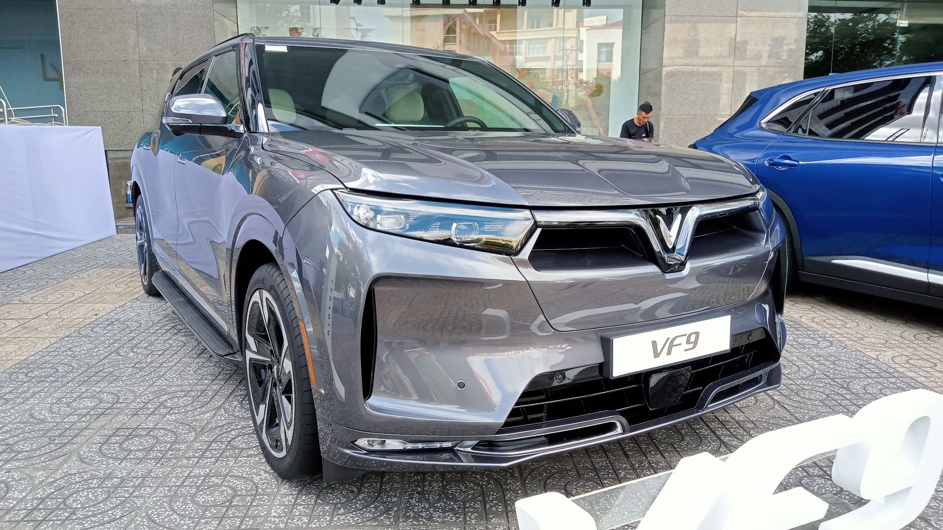 File:VinFast VF 9, front view.jpg