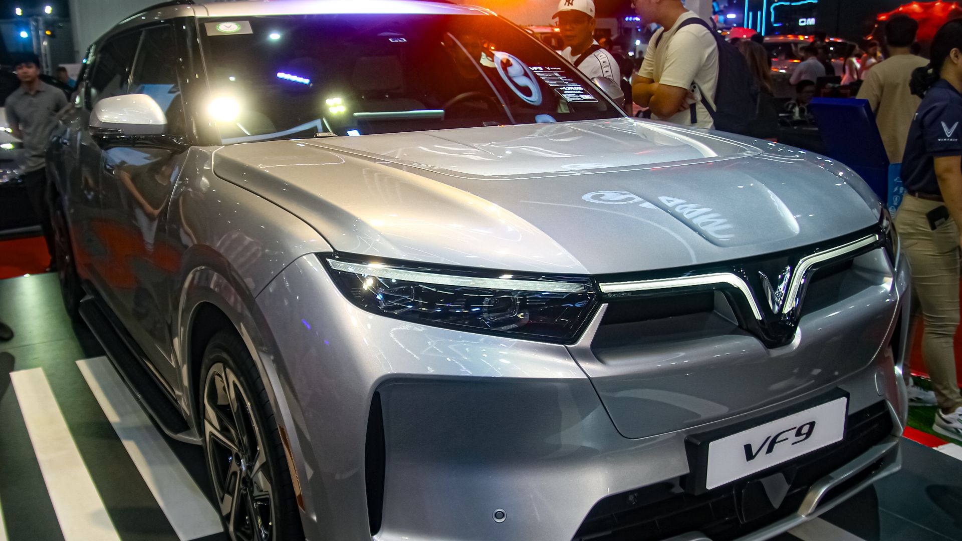 File:MIAS 2025 - VinFast VF 9 01.jpg