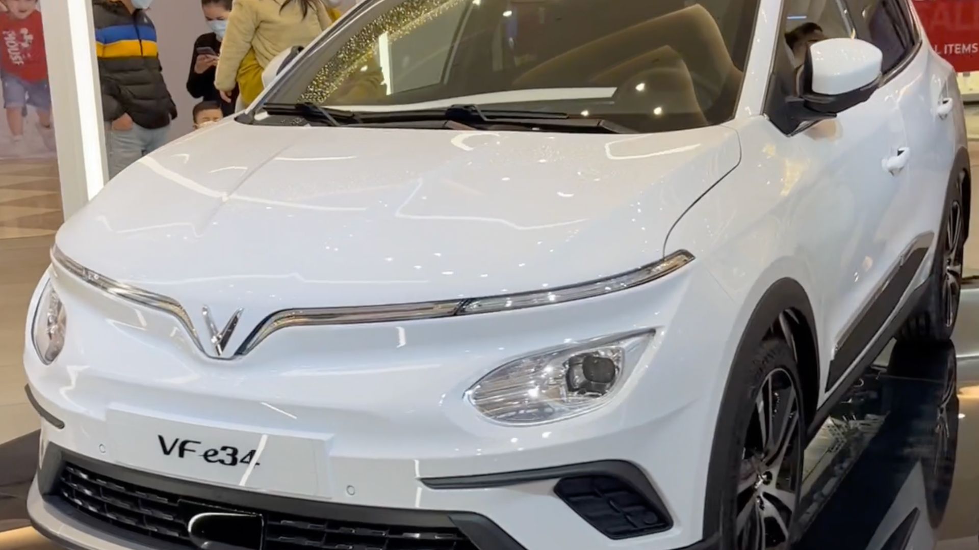 File:VinFast VFe34.png