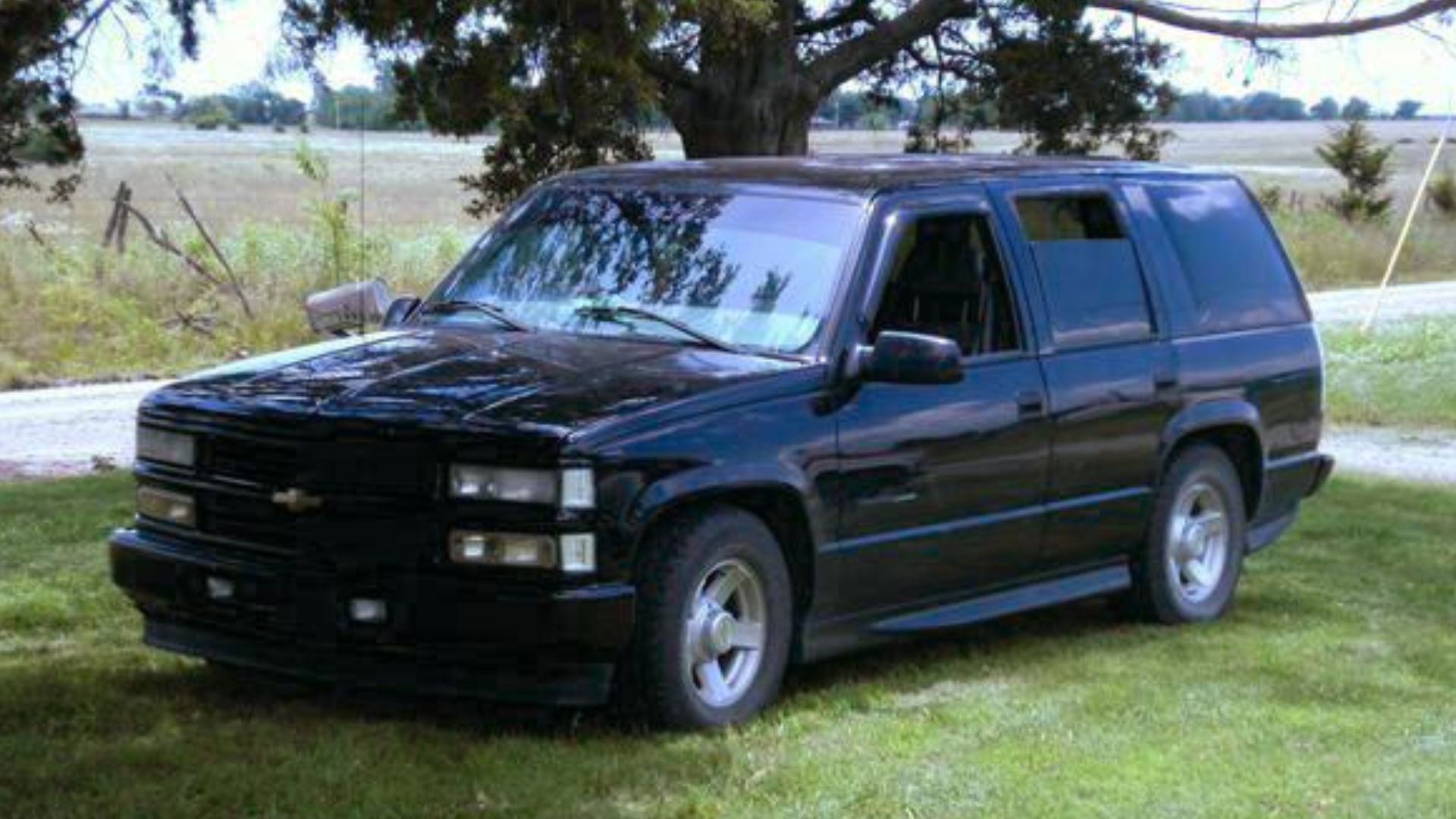 File:2000 Chevy Tahoe Limited.jpg
