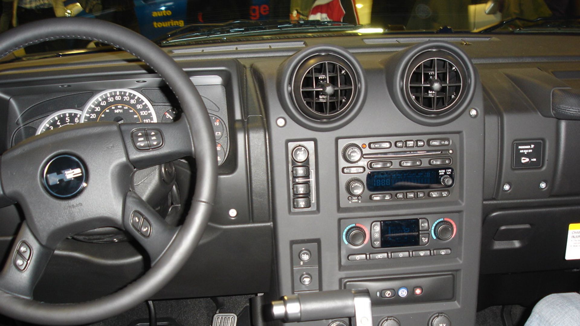 File:Hummer H2 inside.JPG