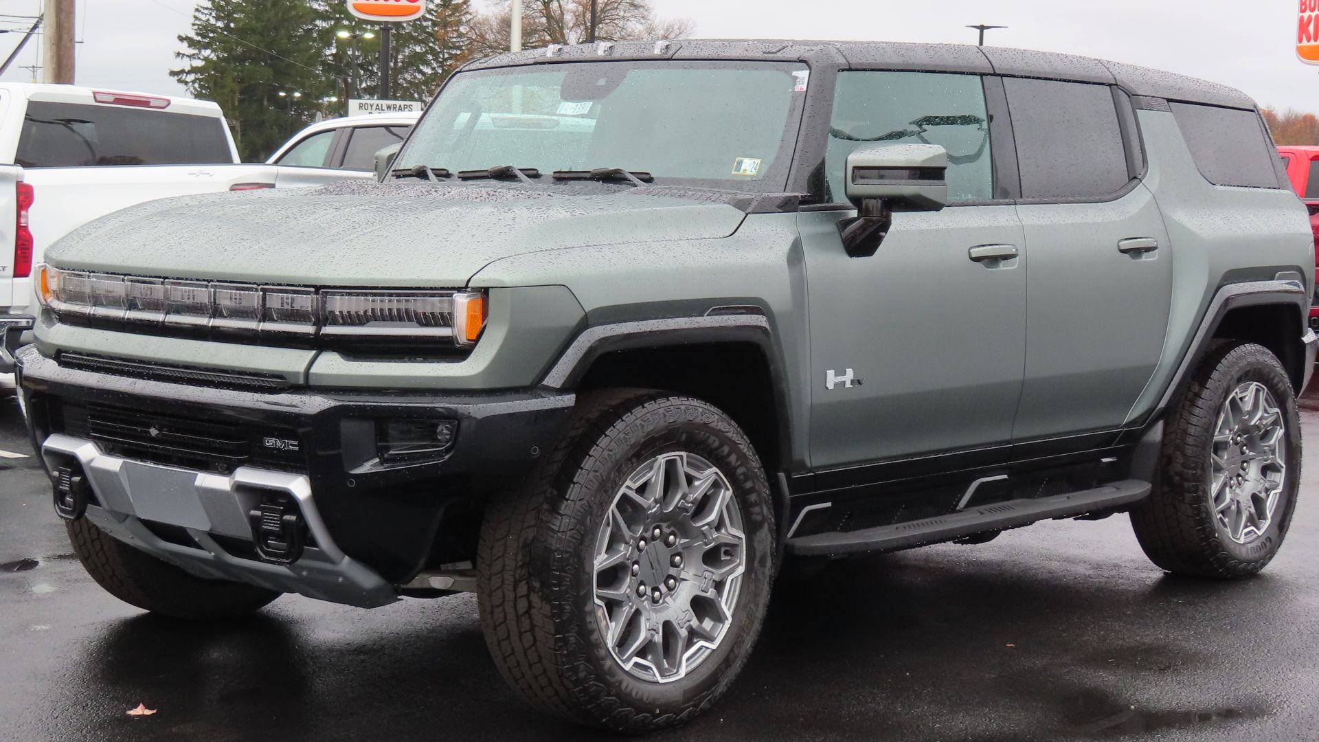 File:2024 GMC Hummer EV3X SUV, front left, 10-29-2023.jpg
