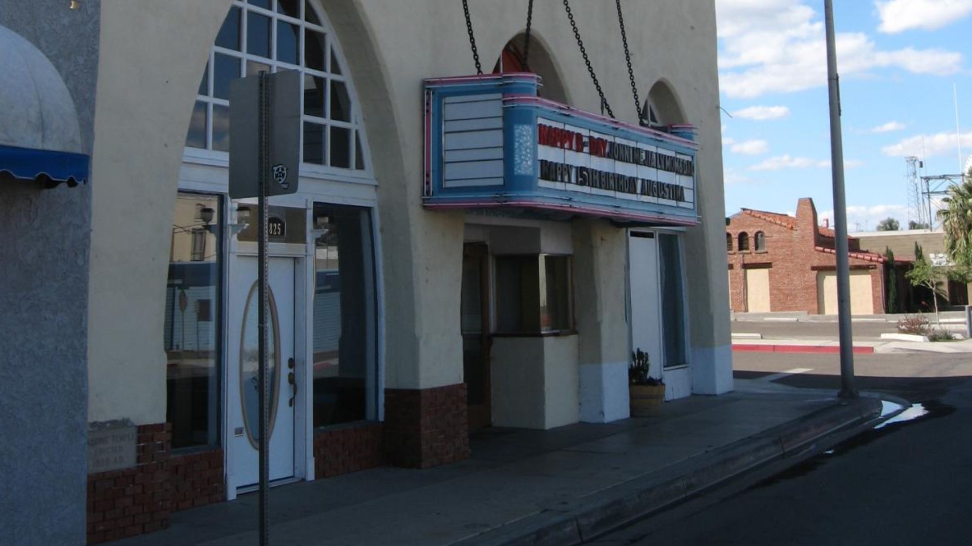 File:Needles, California (3226903381).jpg