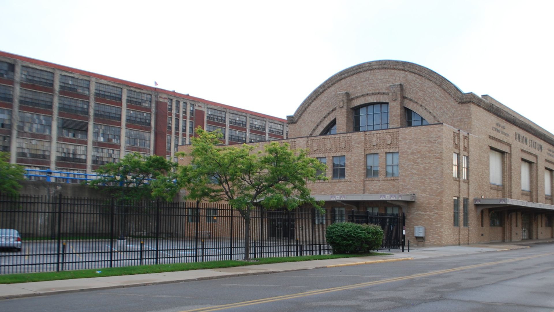 File:Former Studebaker Factory, South Bend Union Station (15100173631).jpg