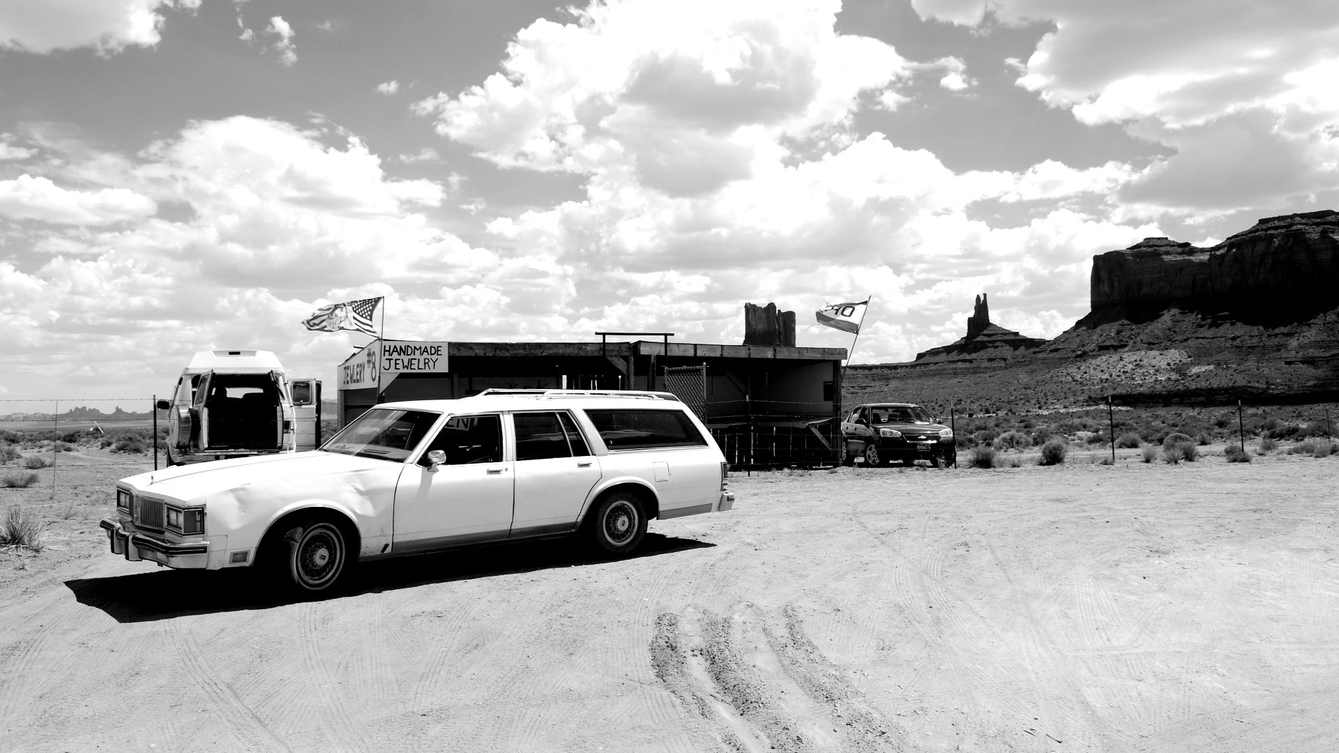 File:Old car on a desert.jpg