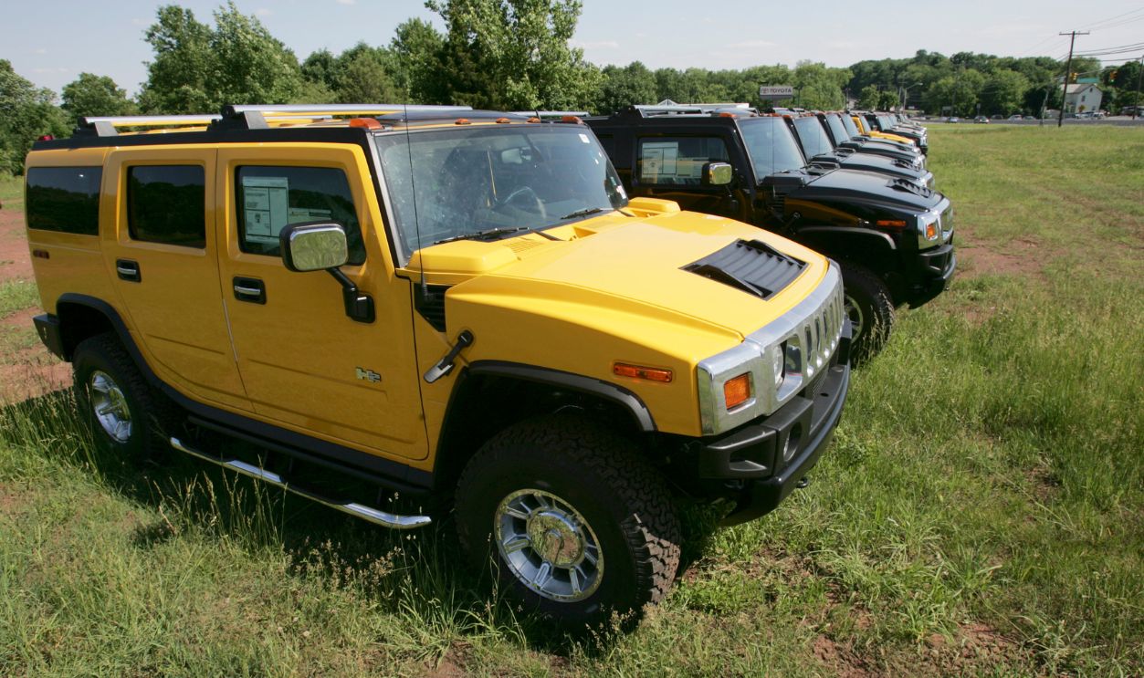 Gettyimages - 2175643635, Hummer Dozens of Hummer's line the highway ajacent to a car dealship as sales of the Hummer H2, the whipping boy of fuel-conscious Americans, have taken a 21 percent nosedive. For the year, H2 sales are off 24. 6 percent. Sales of the flagship Hummer H2 have fallen for eight consecutive months G. M. has resorted to rebates and financing deals, which have become standard for every Detroit brand but Hummer. I. Inventories piled up as Hummers sat unsold 62 days on average in the first quarter, compared with 15 days a year earlier. And G. M. is now using leases, which are less lucrative than sales, to move a quarter of its volume of H2's, according to J. D. Power & Associates.